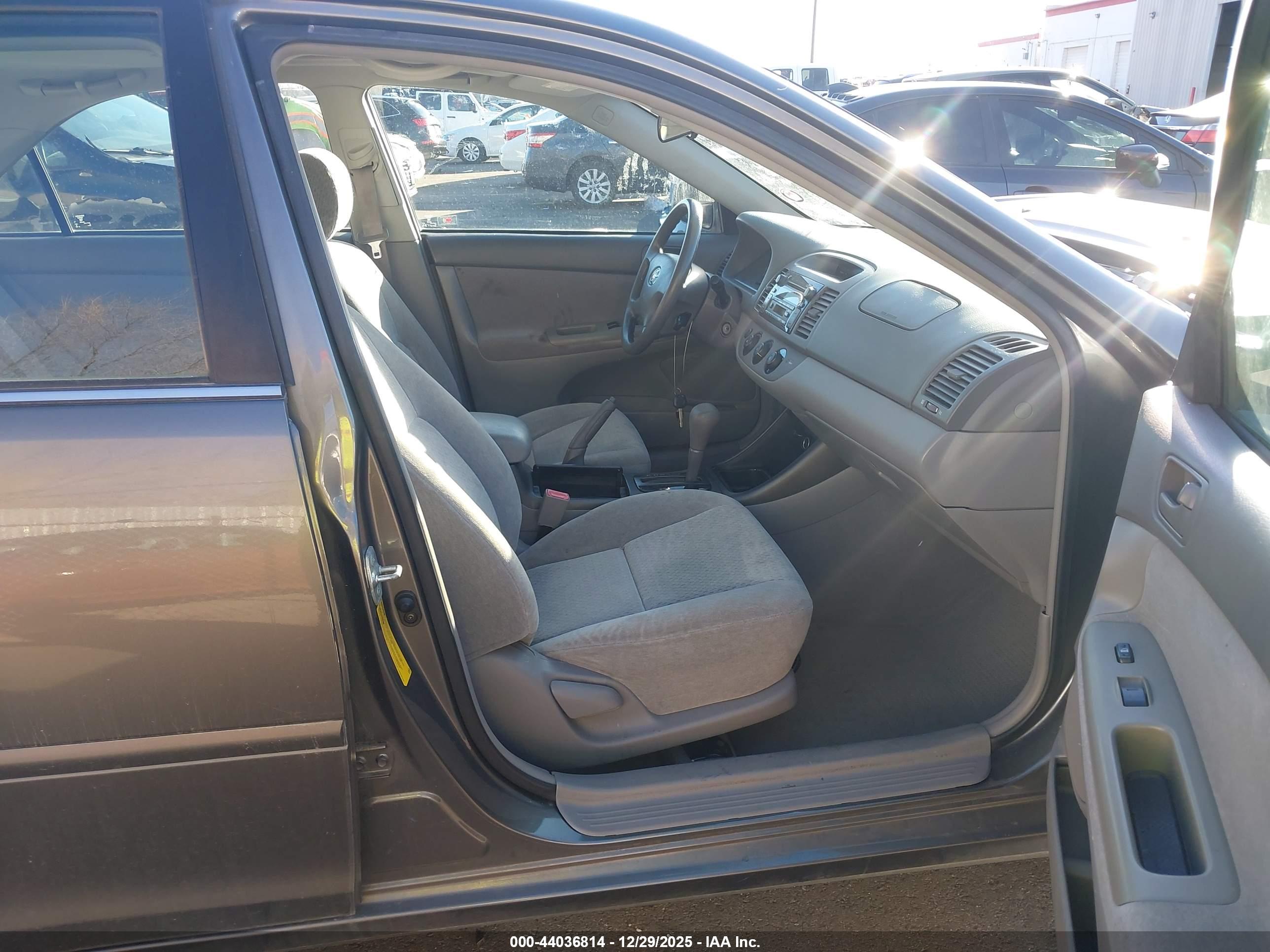 TOYOTA CAMRY image 5