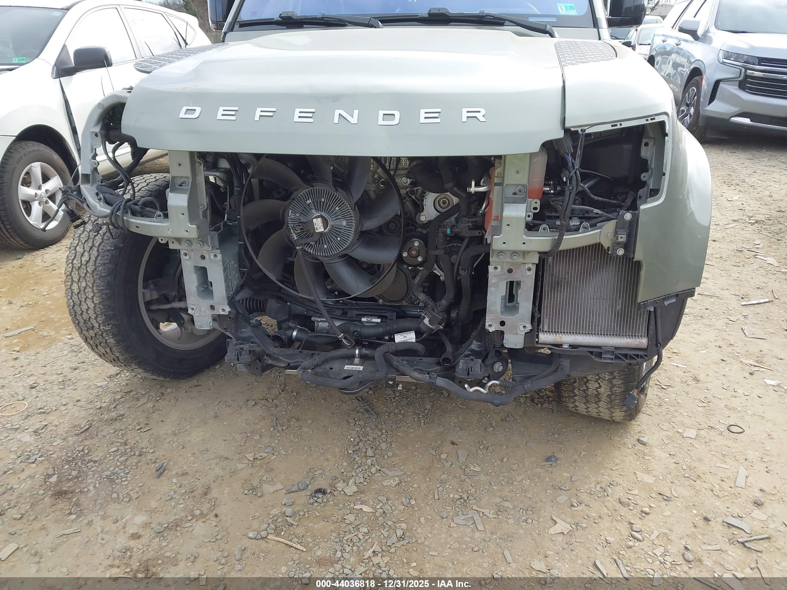 LAND ROVER image 6