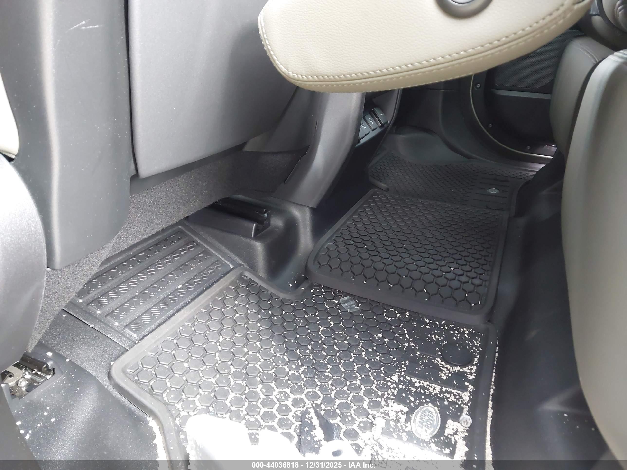 LAND ROVER image 8