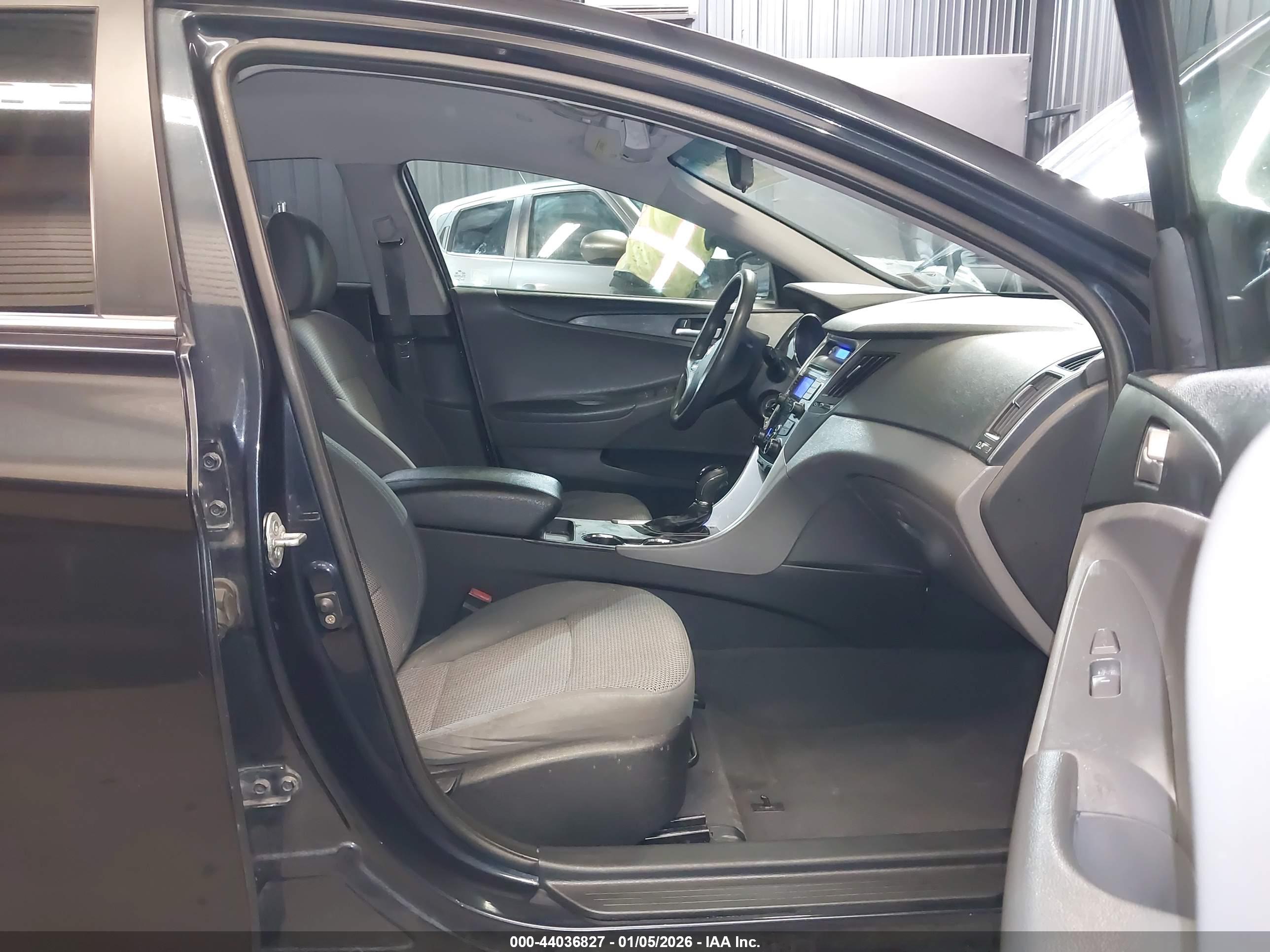 HYUNDAI SONATA image 5