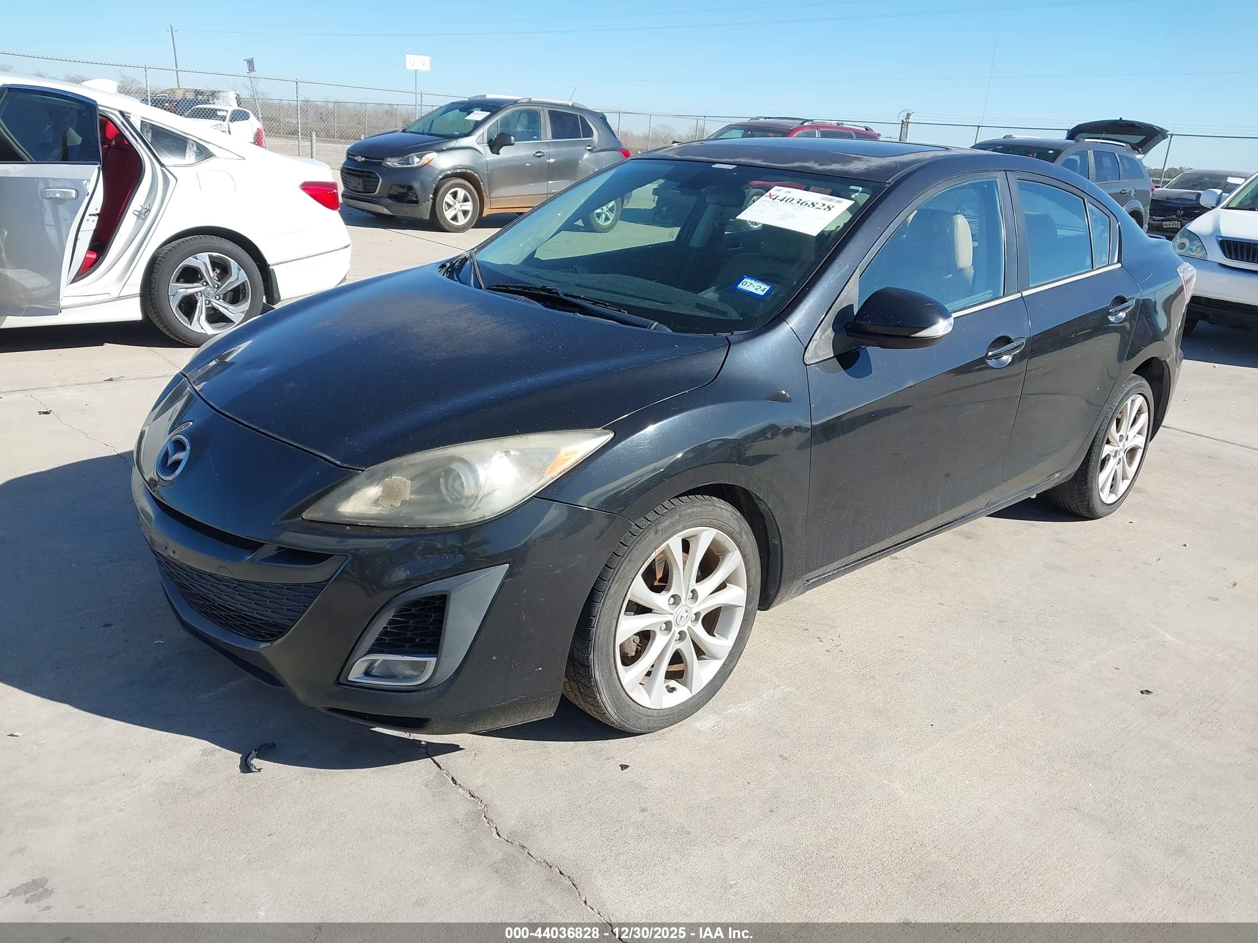 MAZDA MAZDA3 image 2