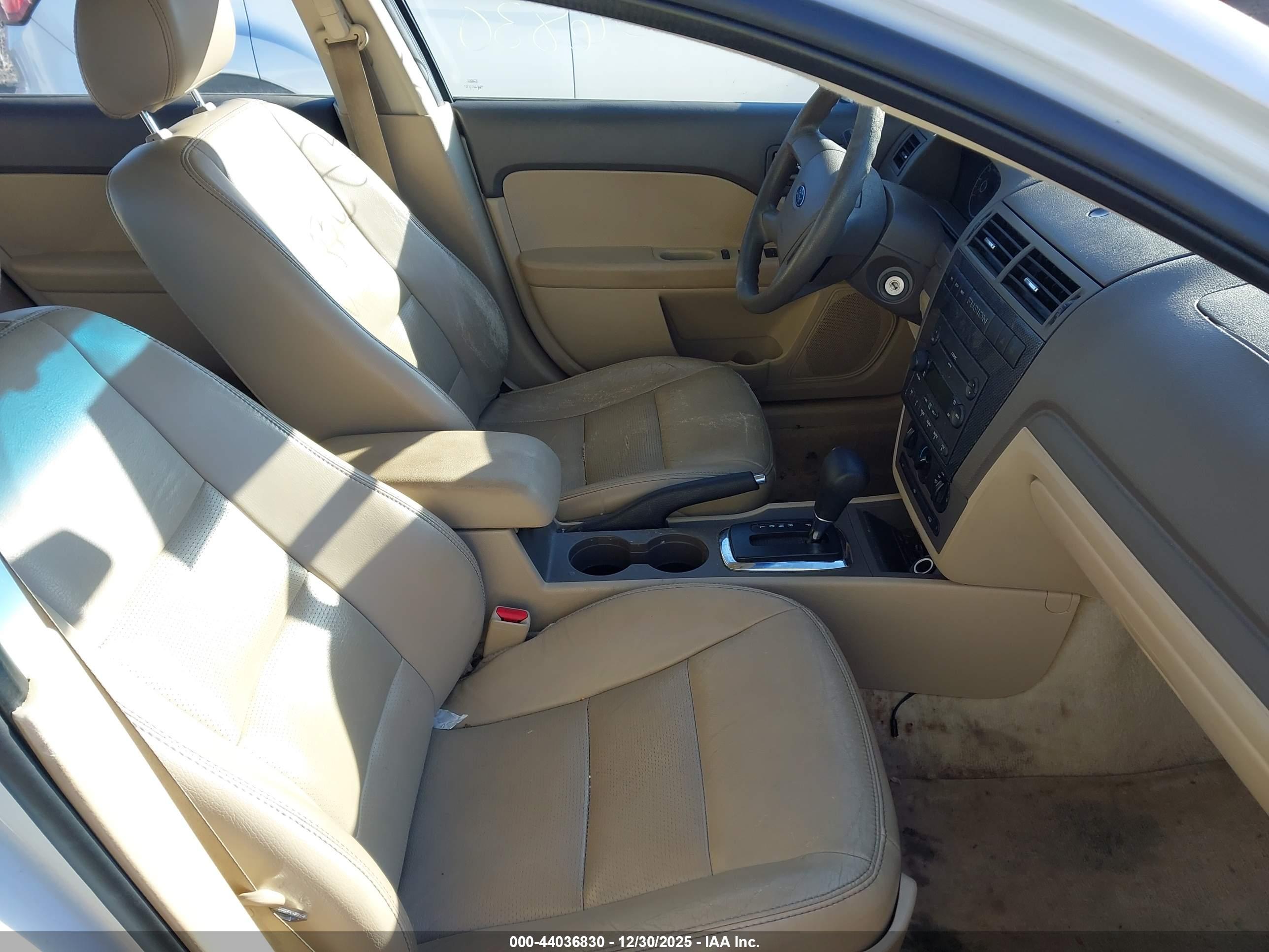 FORD FUSION image 5