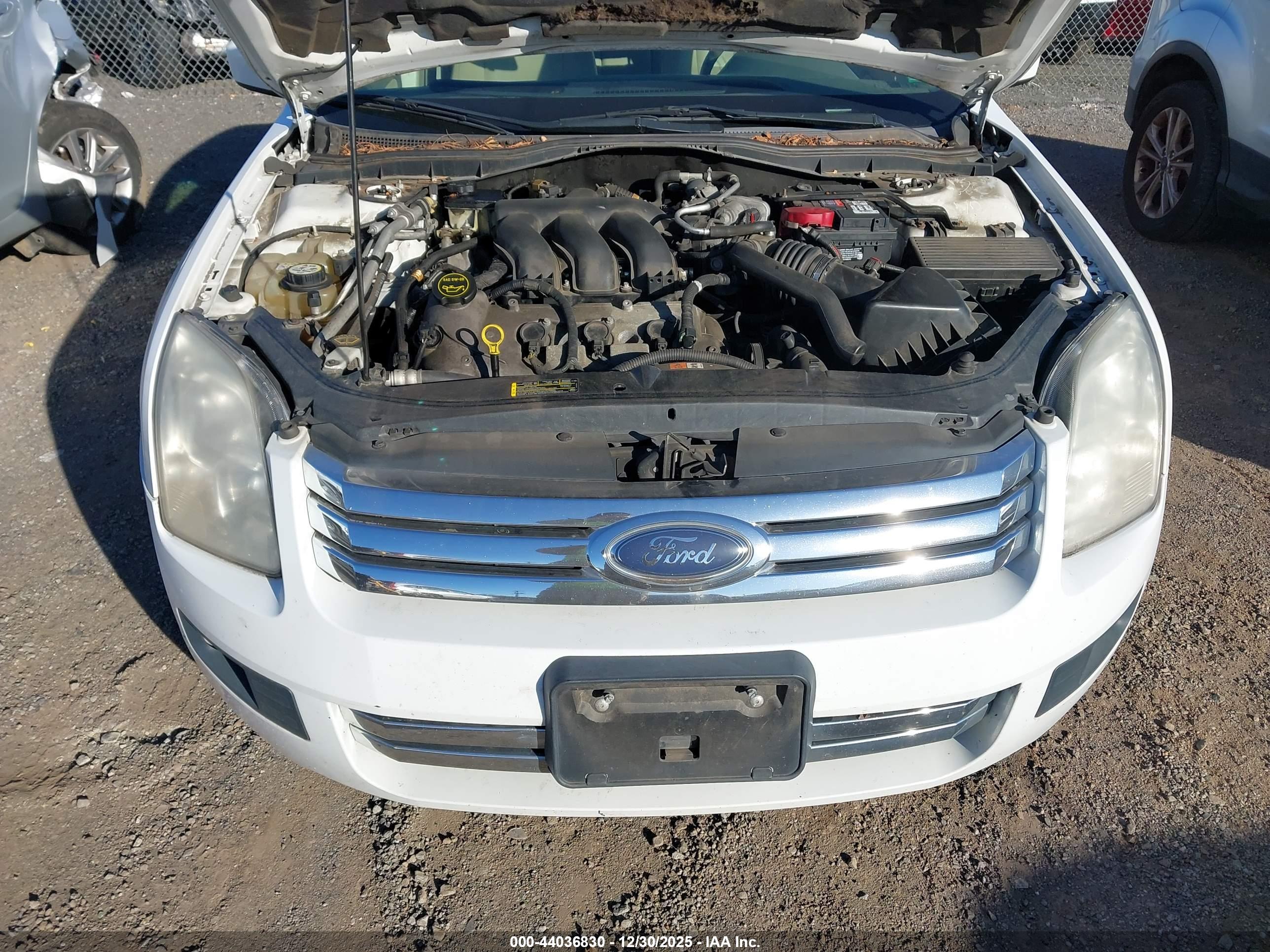 FORD FUSION image 6