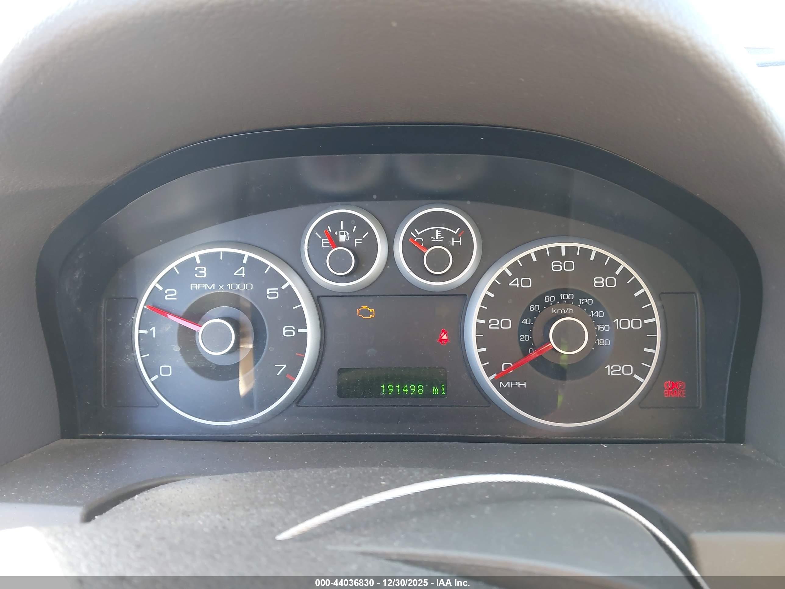 FORD FUSION image 7