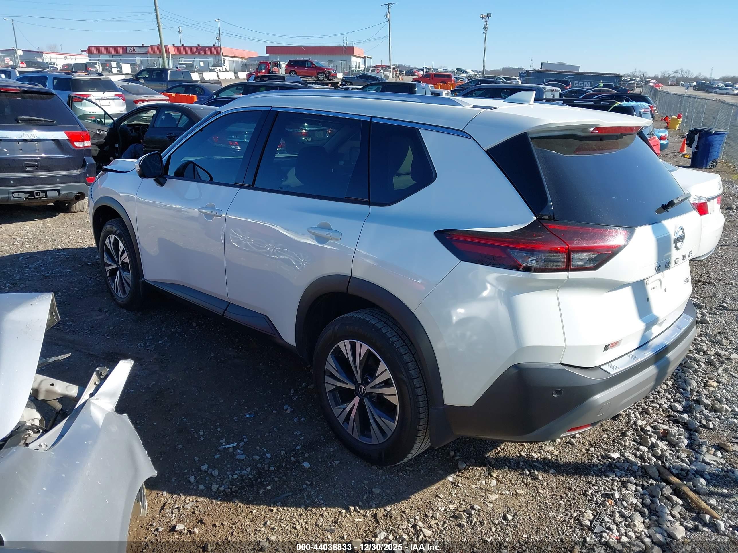 NISSAN ROGUE image 3