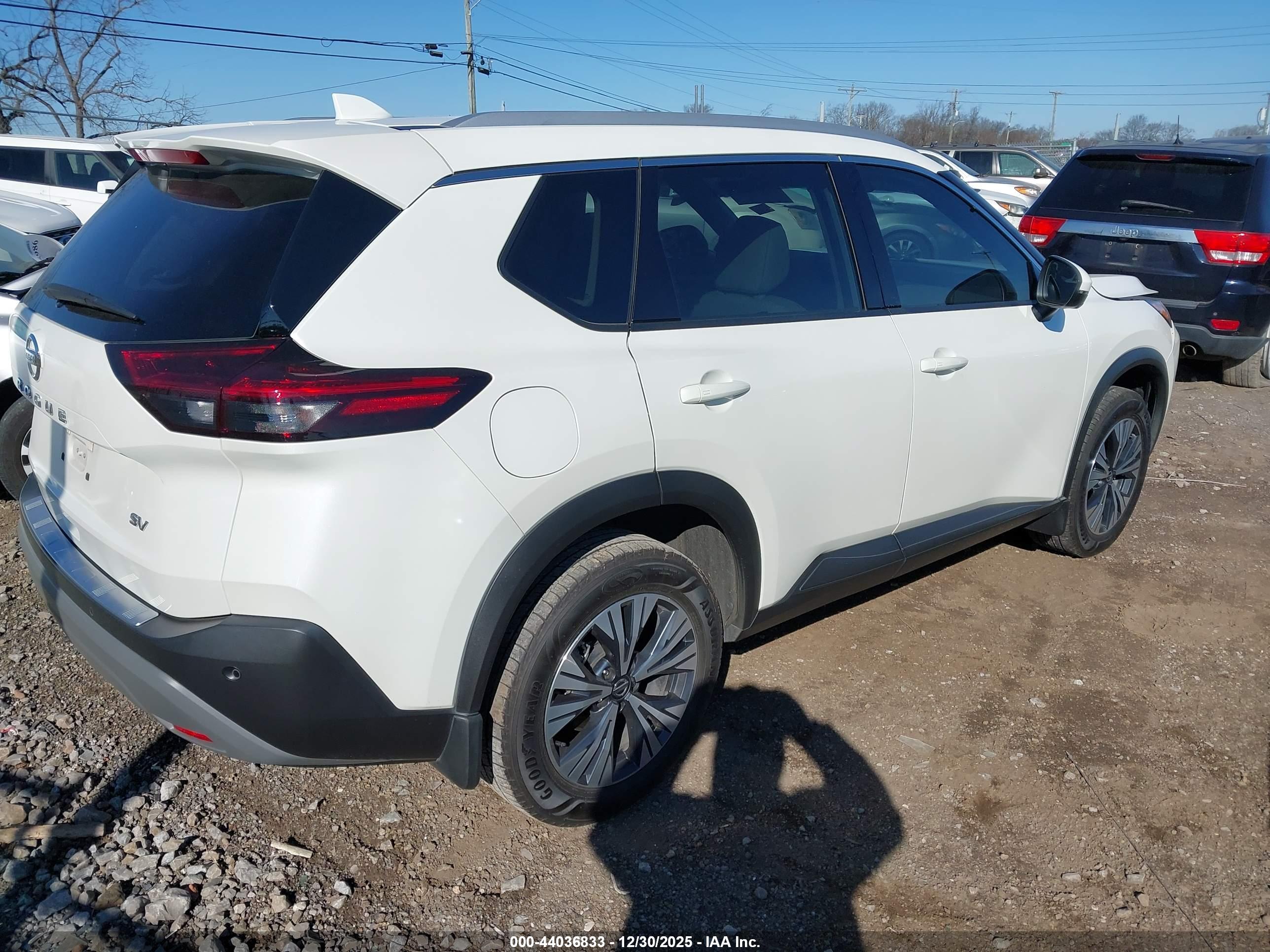 NISSAN ROGUE image 4