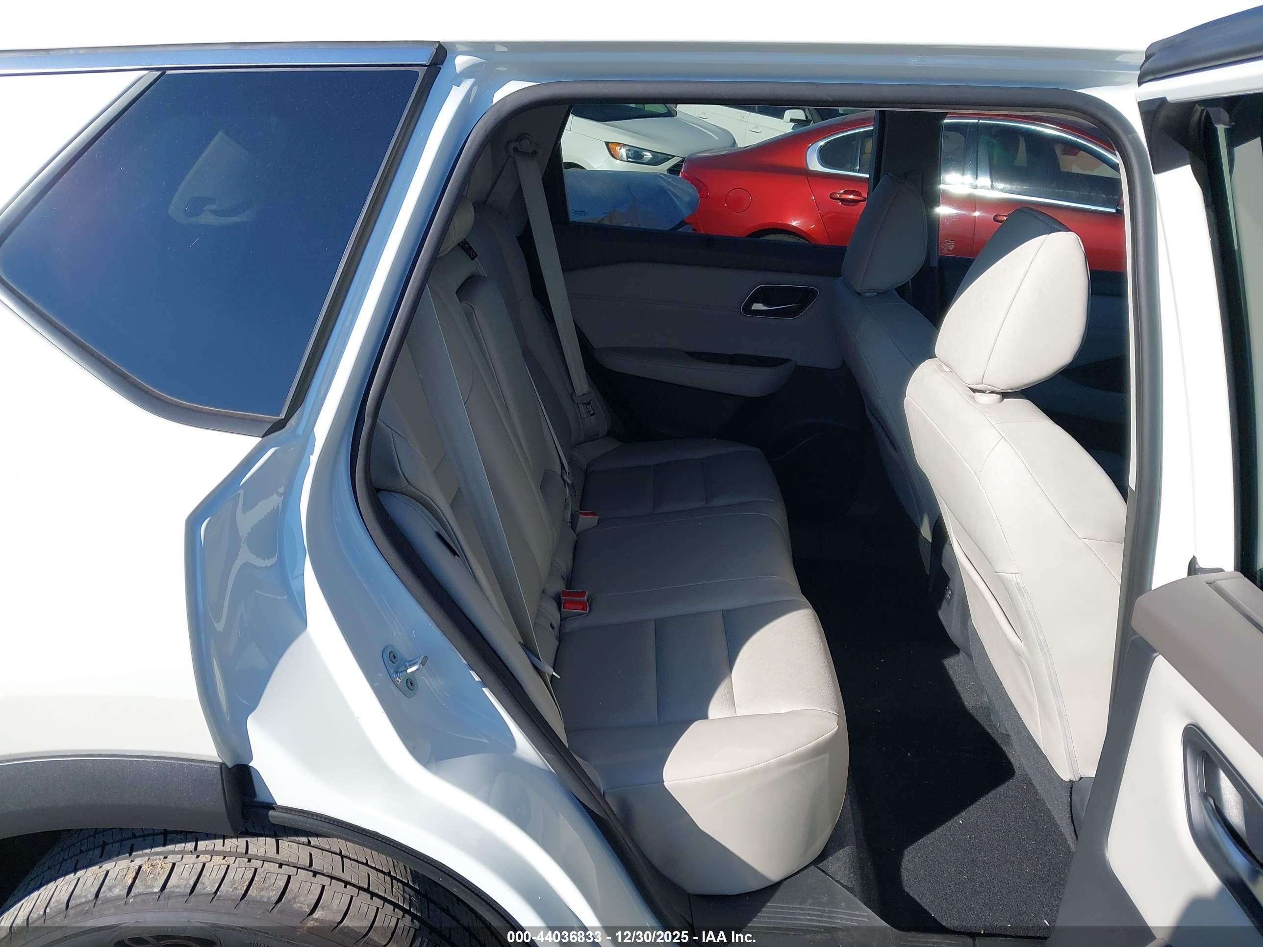 NISSAN ROGUE image 8