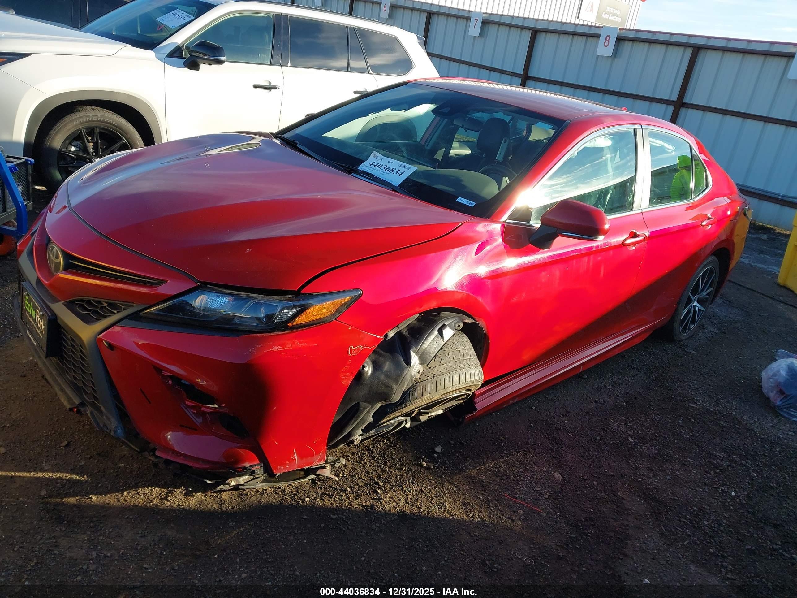 TOYOTA CAMRY image 2