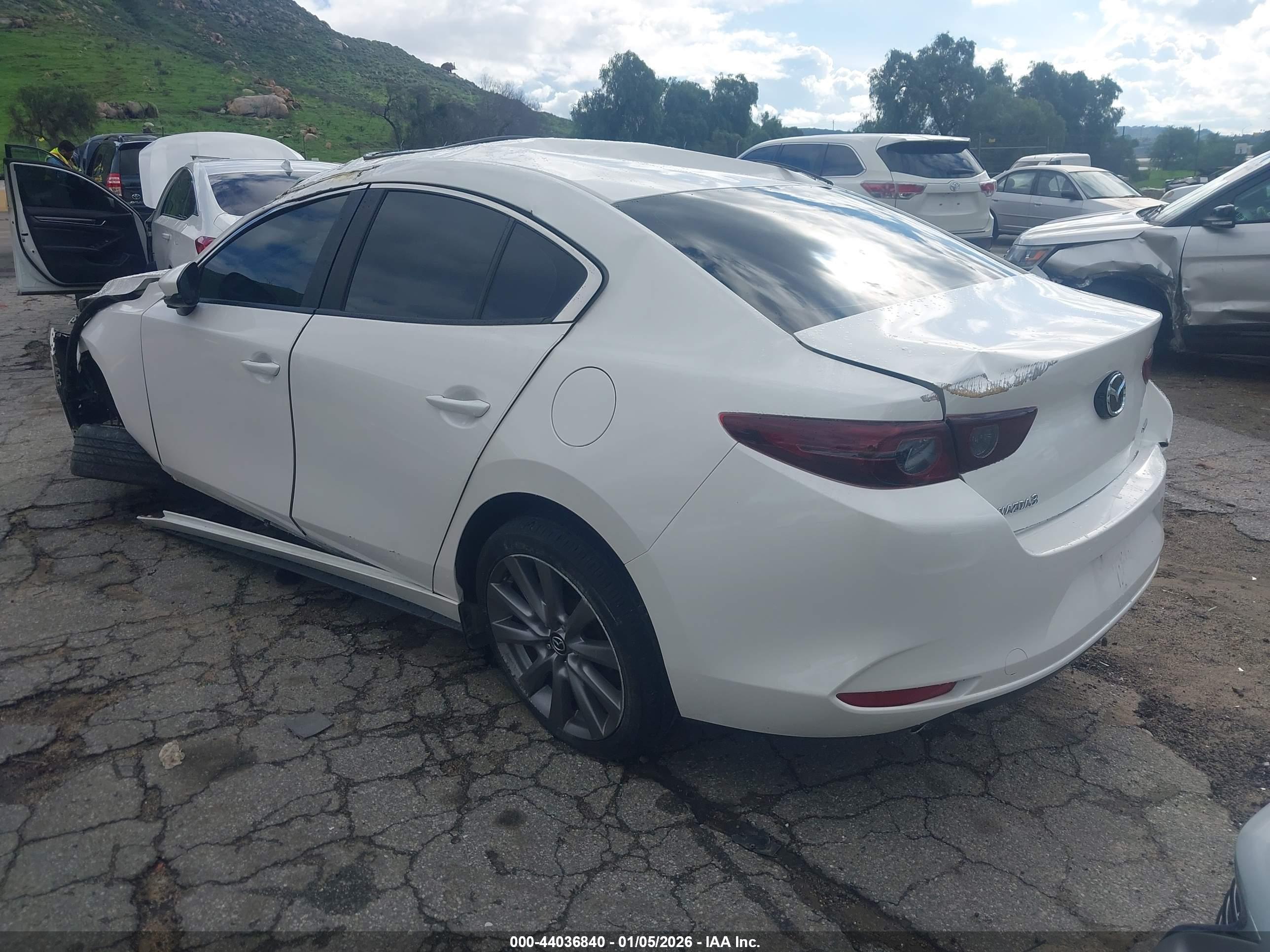 MAZDA MAZDA3 image 3