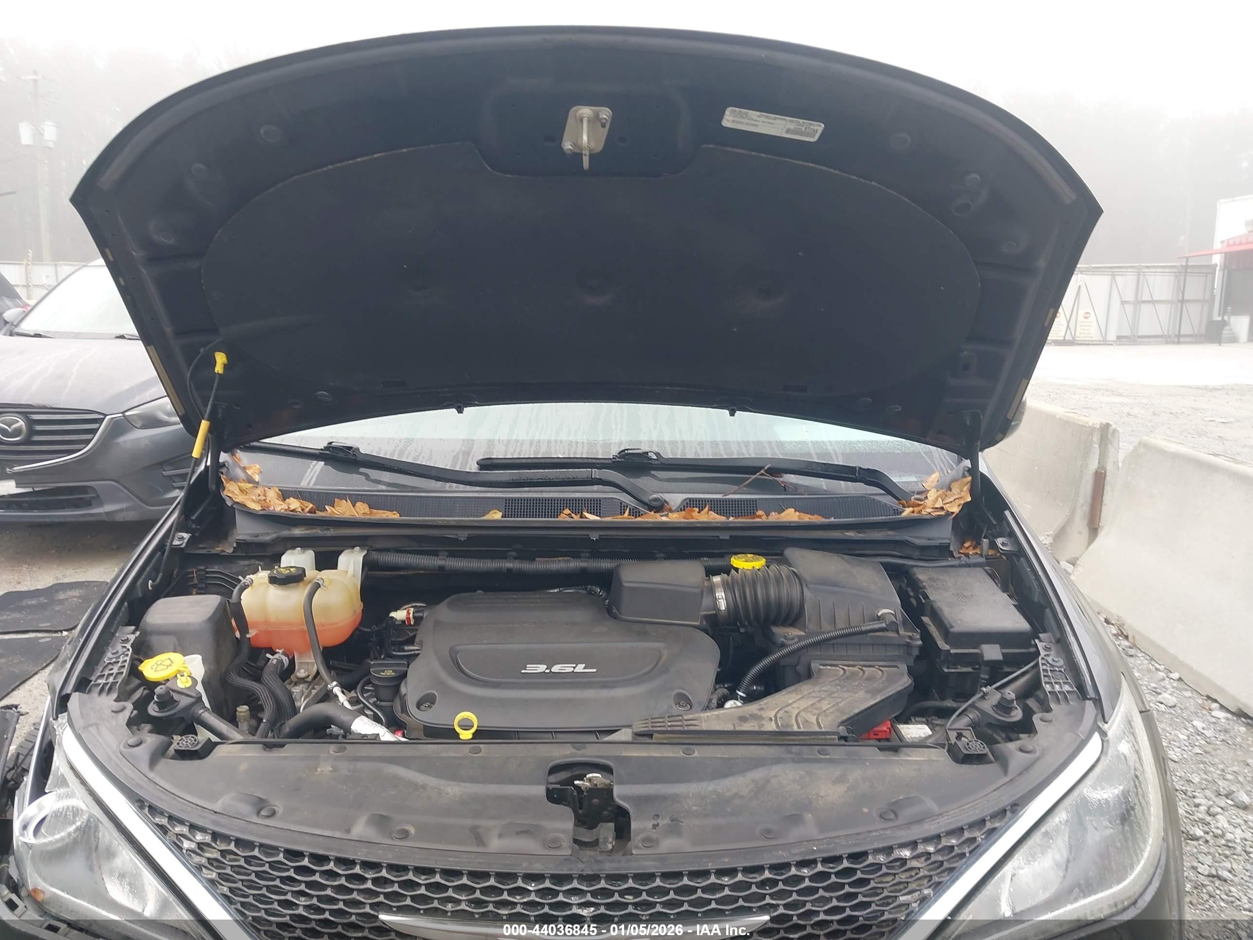 CHRYSLER PACIFICA image 10