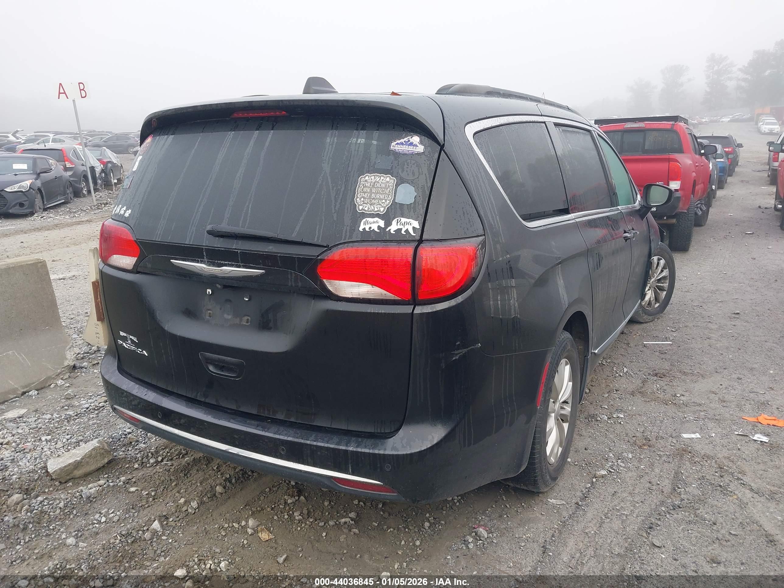 CHRYSLER PACIFICA image 4