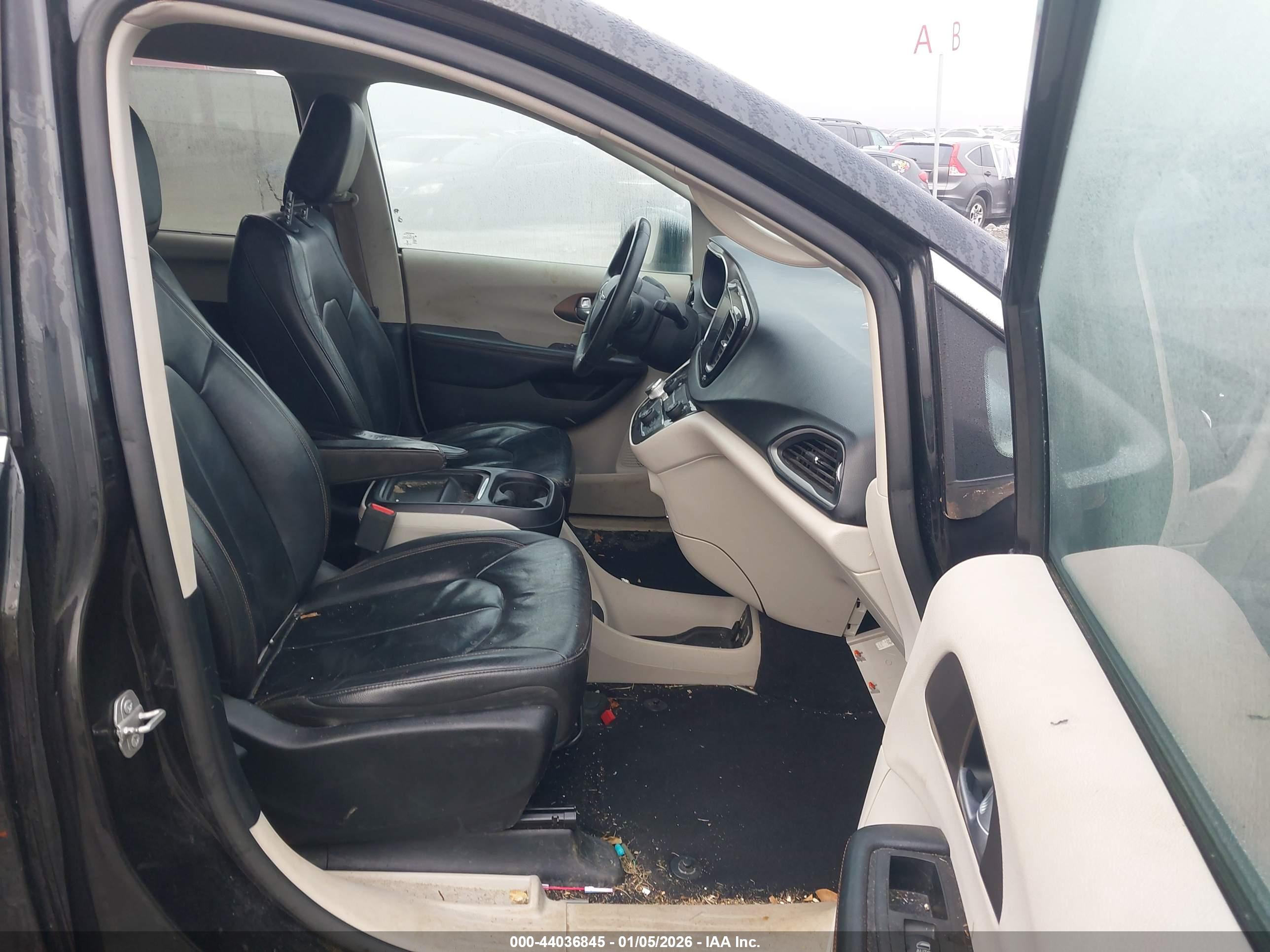 CHRYSLER PACIFICA image 5