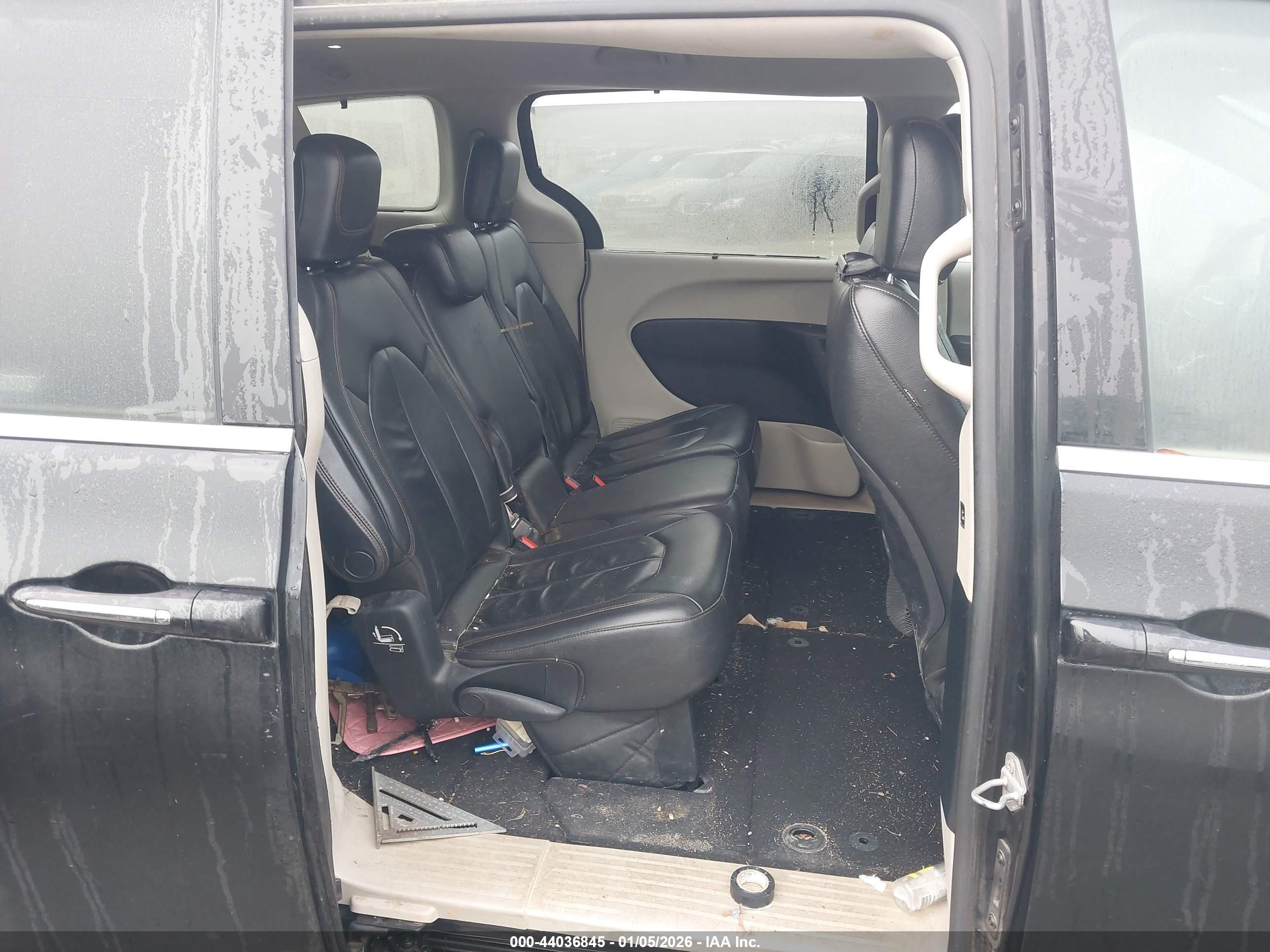 CHRYSLER PACIFICA image 8