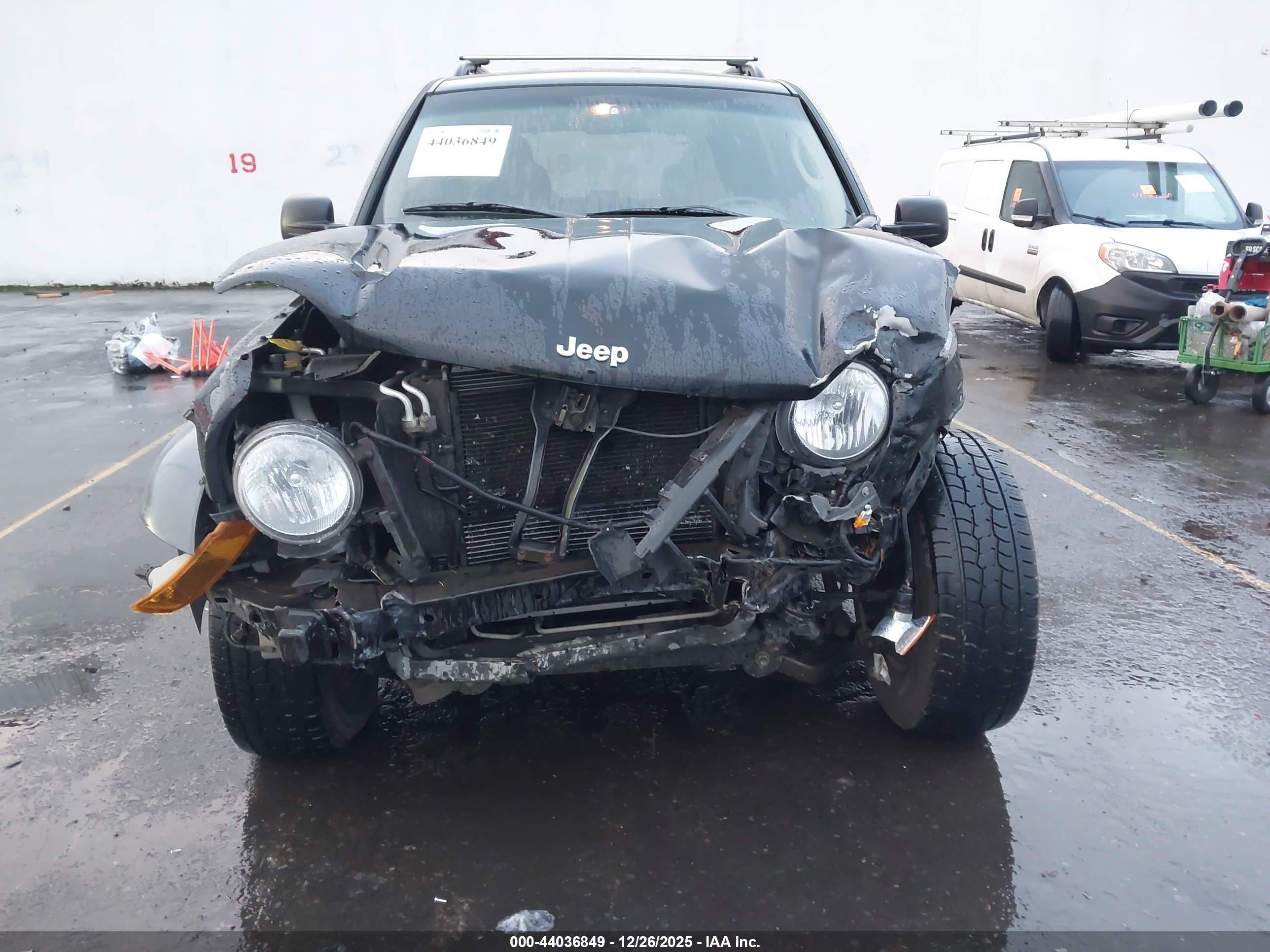 JEEP LIBERTY image 6