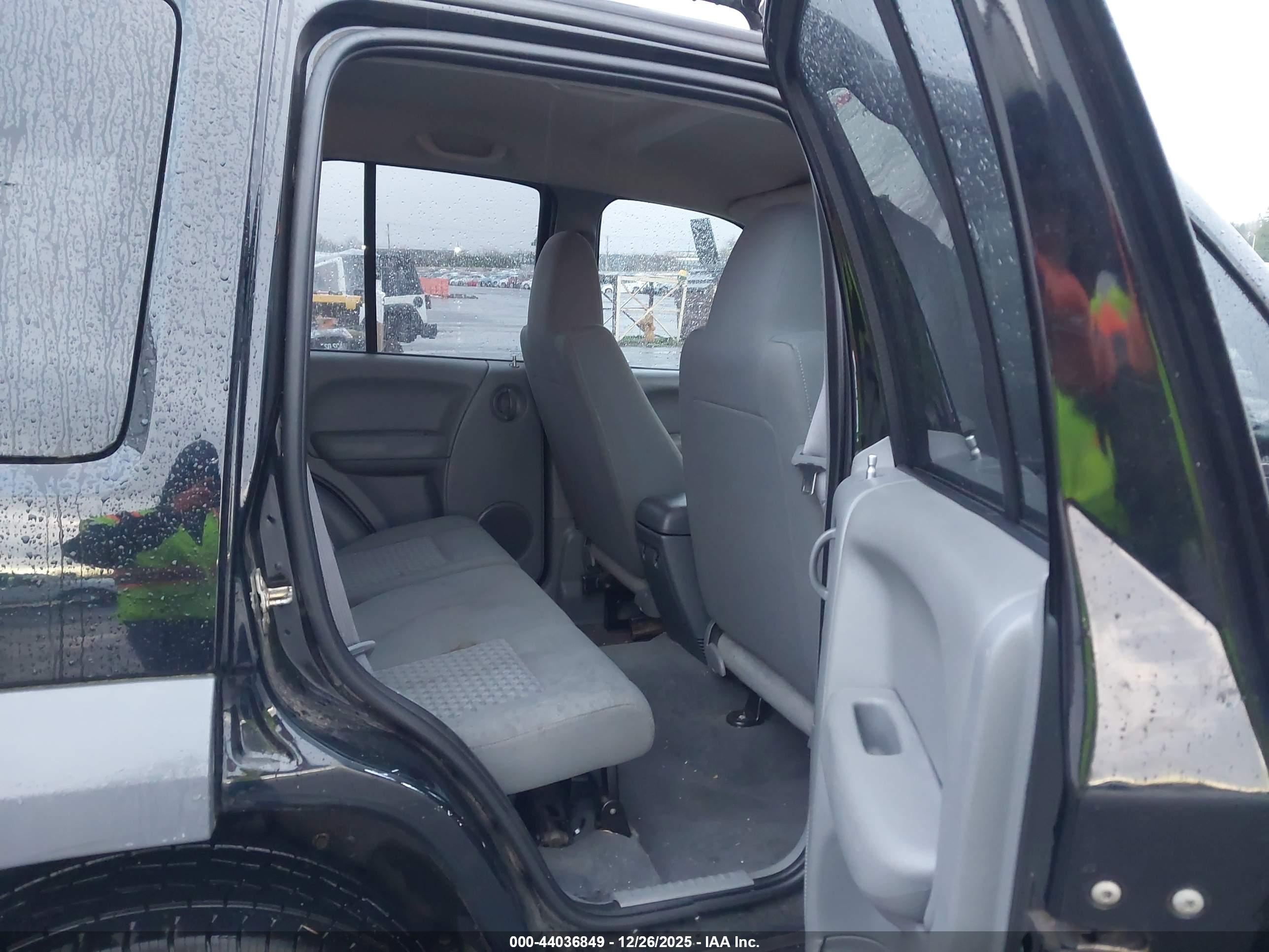 JEEP LIBERTY image 8