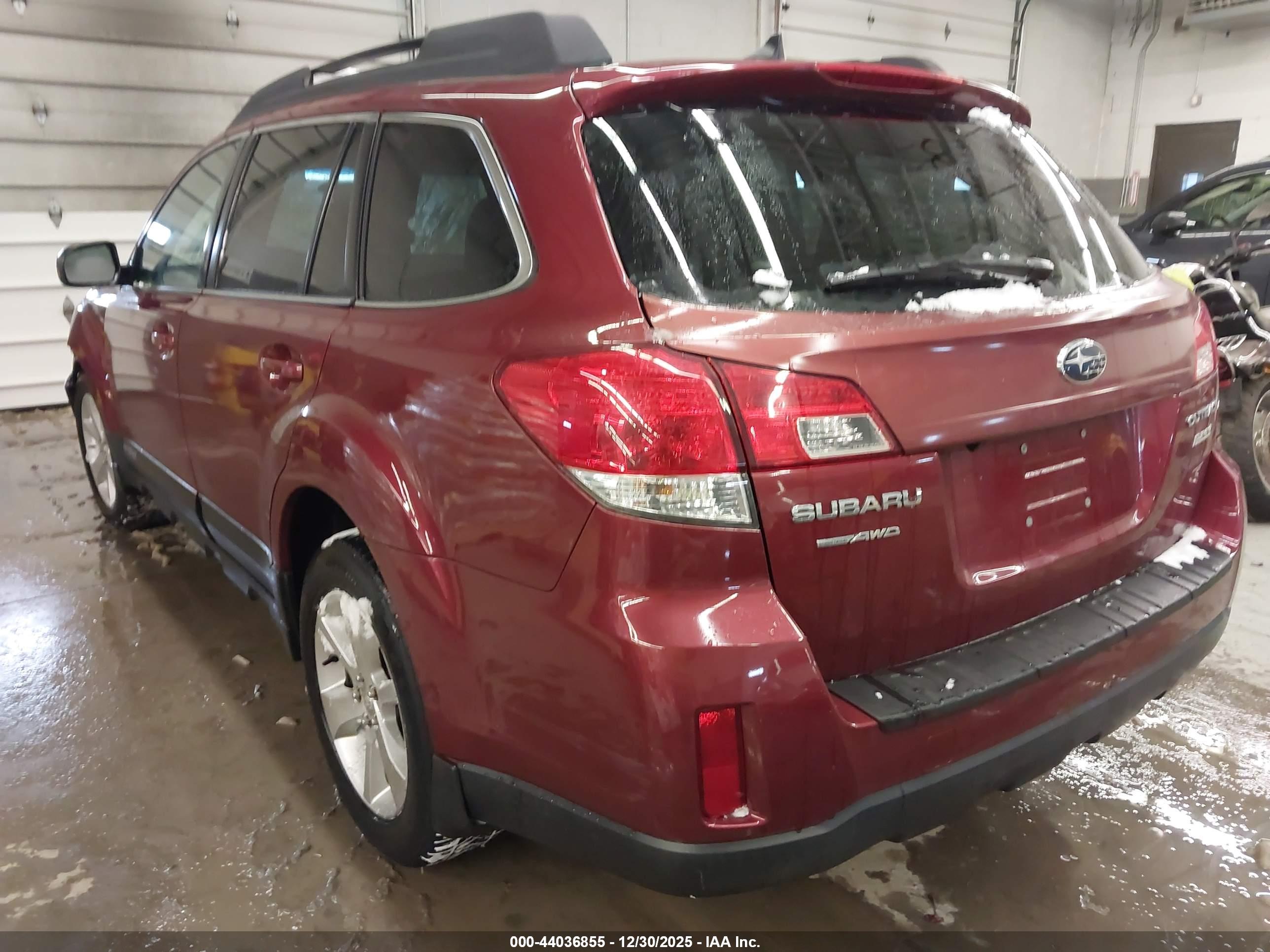 SUBARU OUTBACK image 3