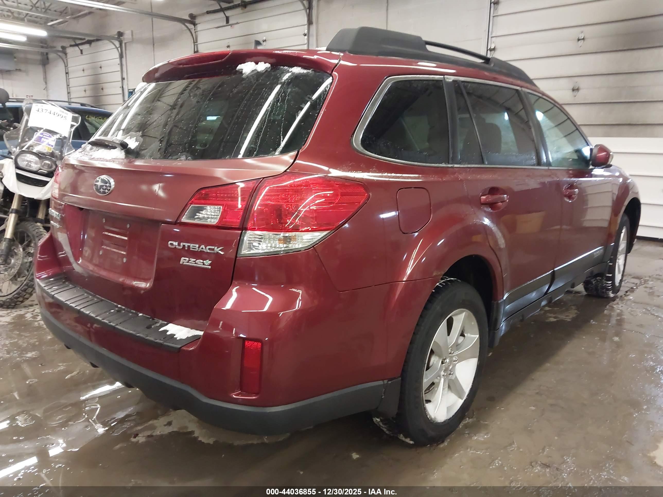 SUBARU OUTBACK image 4