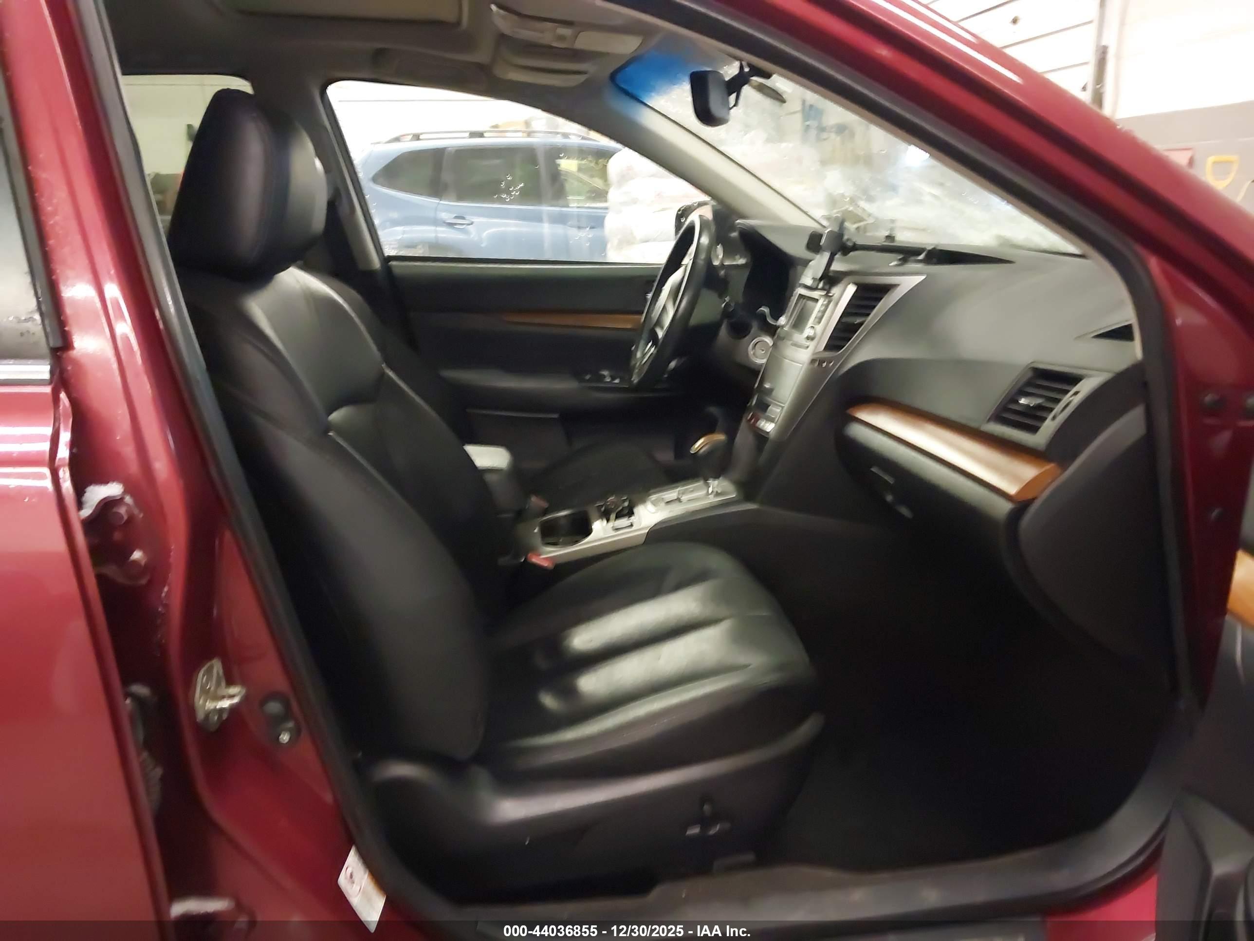 SUBARU OUTBACK image 5
