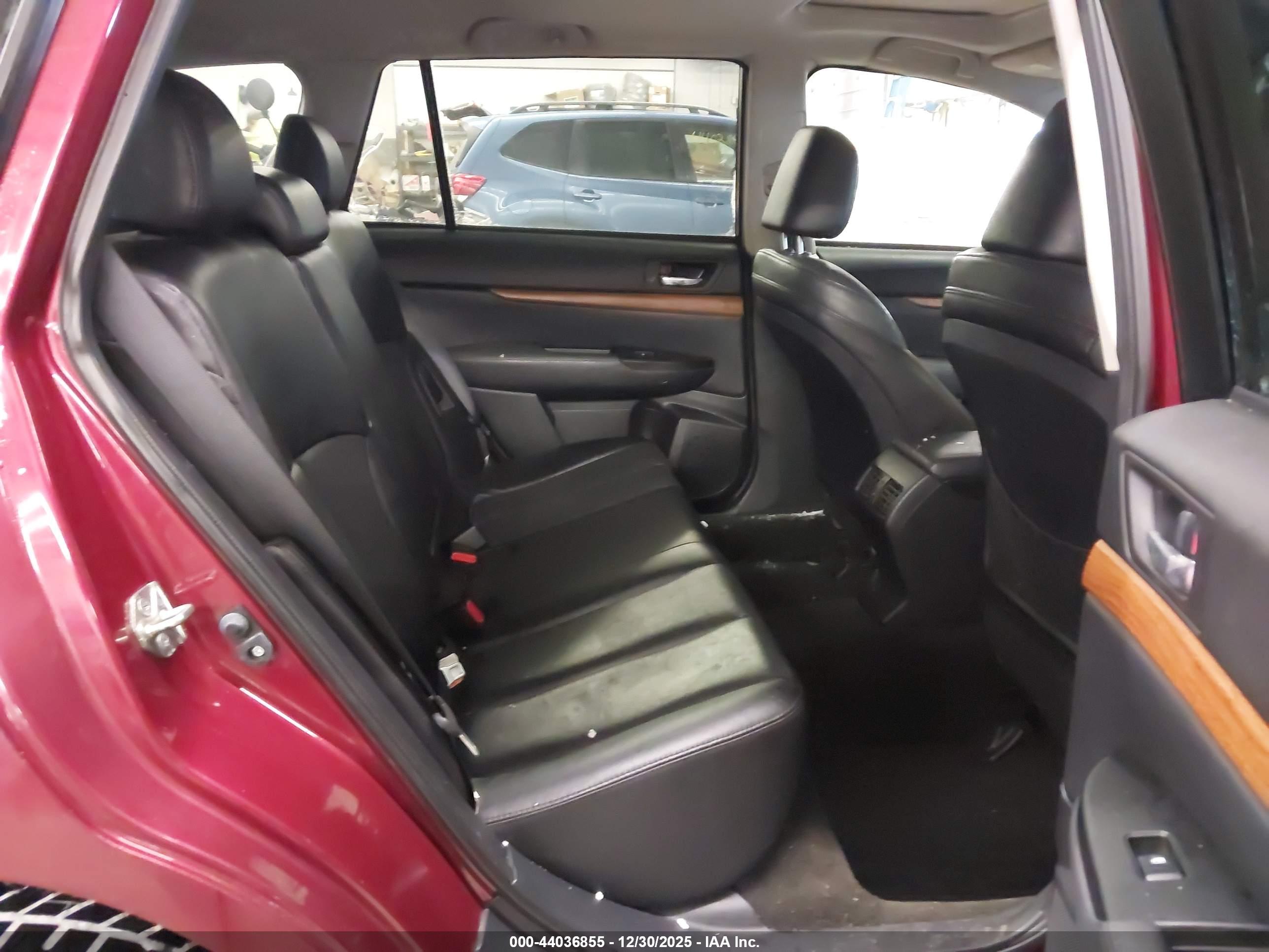 SUBARU OUTBACK image 8