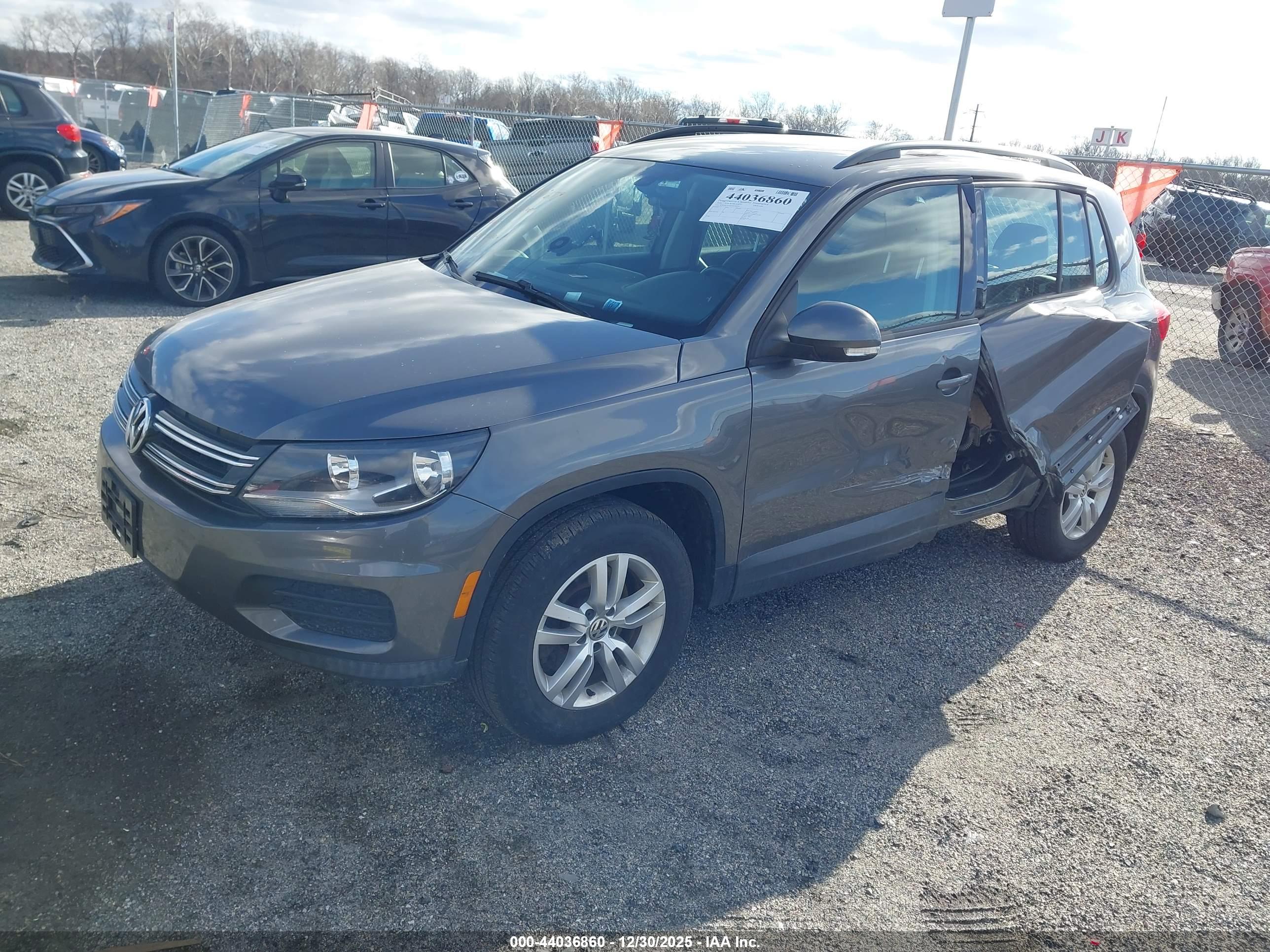 VOLKSWAGEN TIGUAN image 2