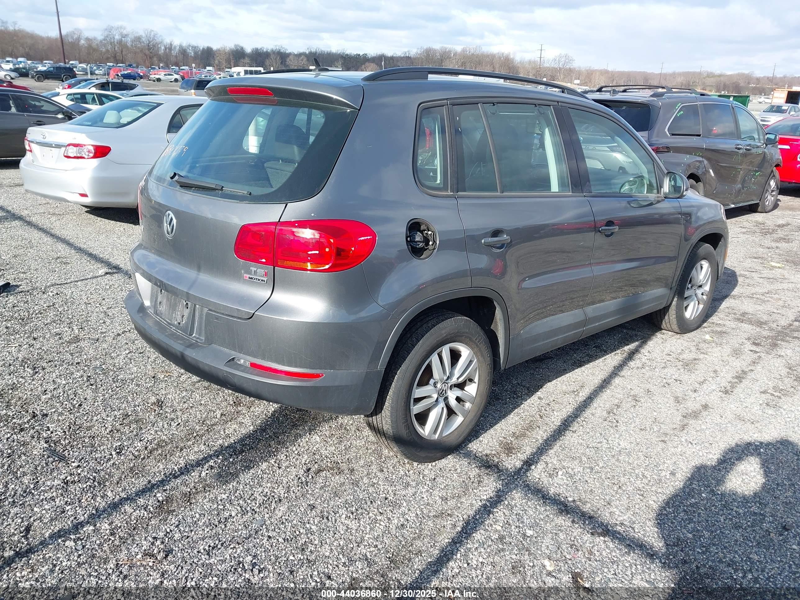VOLKSWAGEN TIGUAN image 4