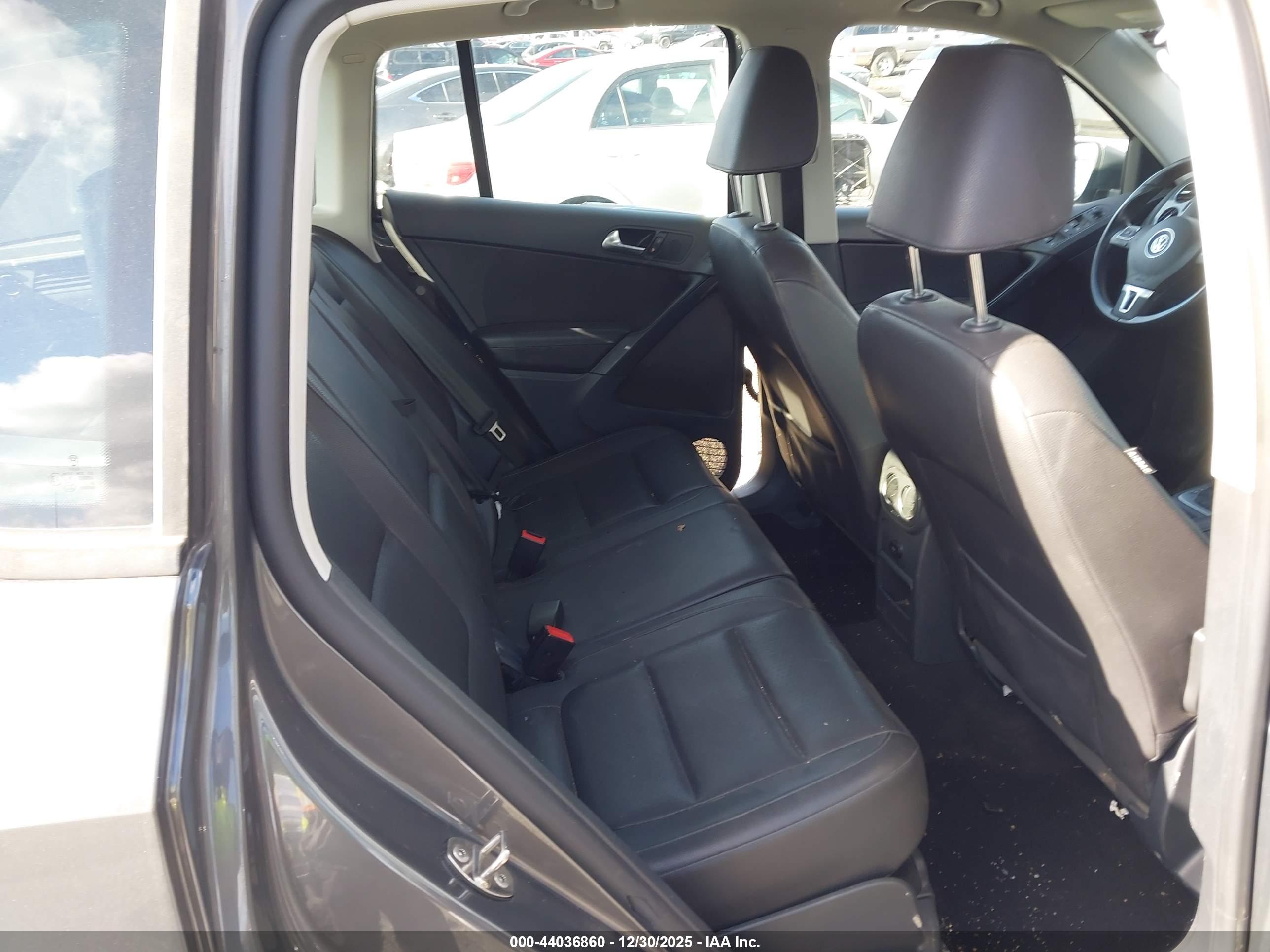 VOLKSWAGEN TIGUAN image 8
