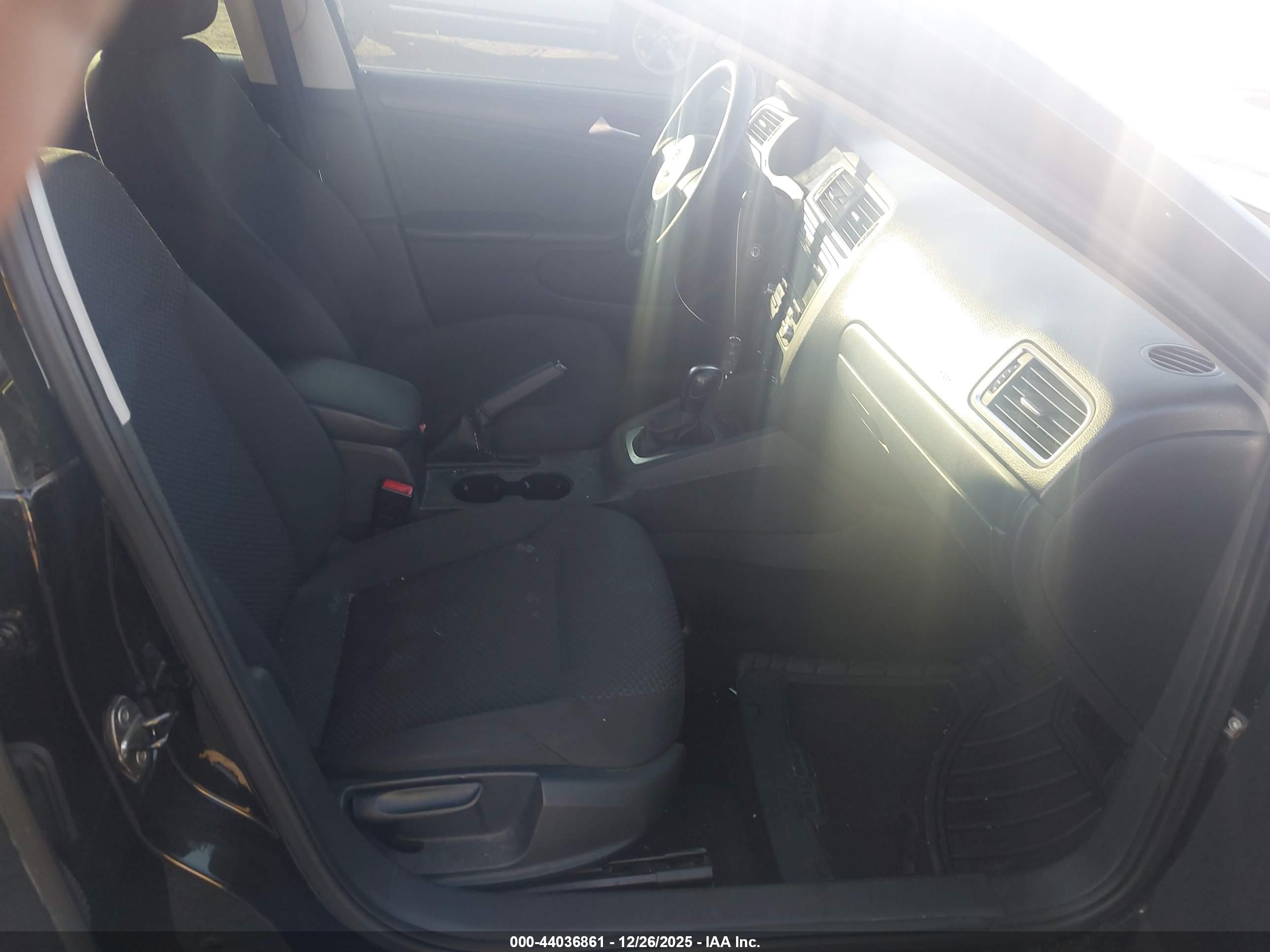 VOLKSWAGEN JETTA image 5