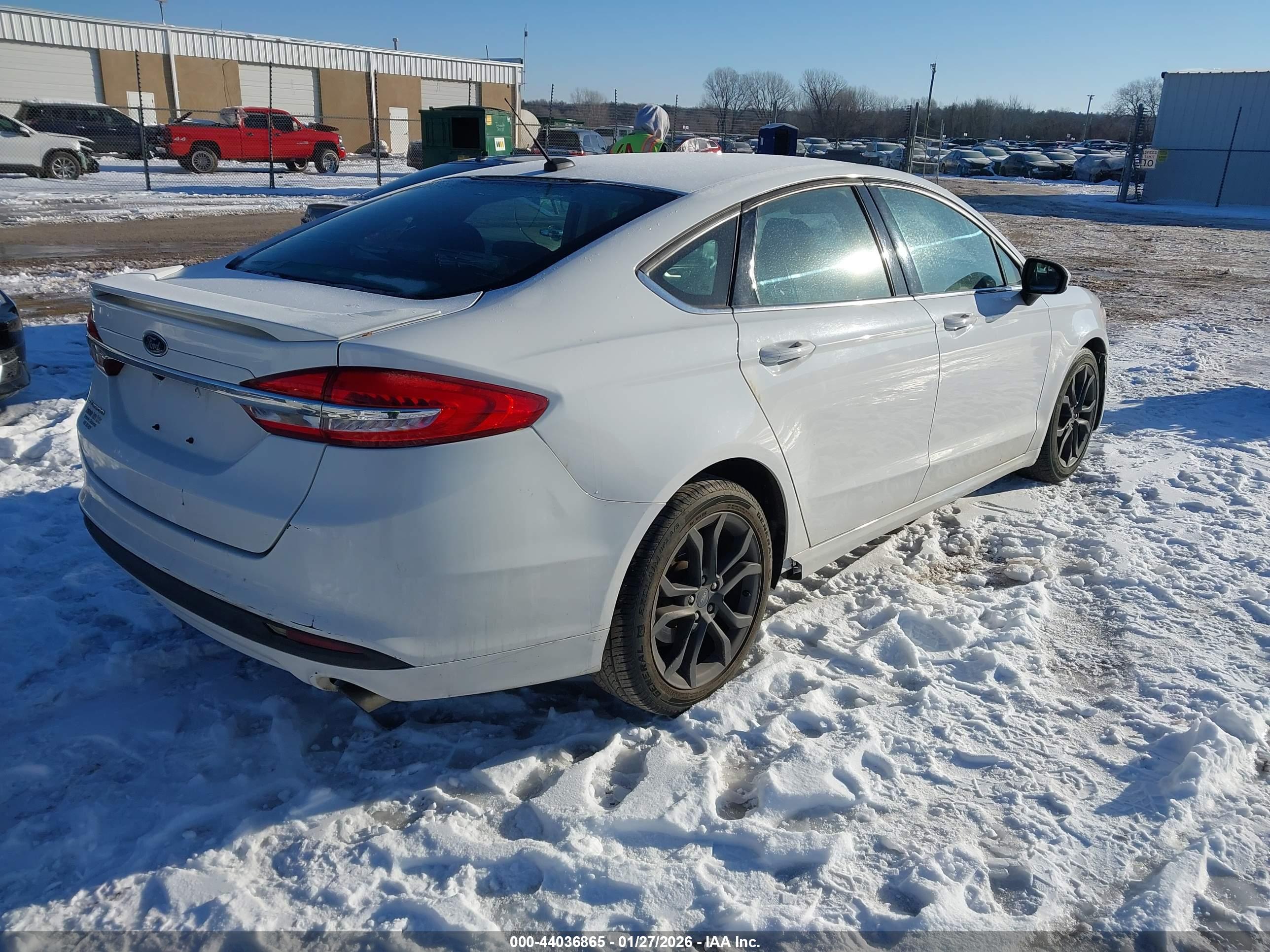 FORD FUSION image 4