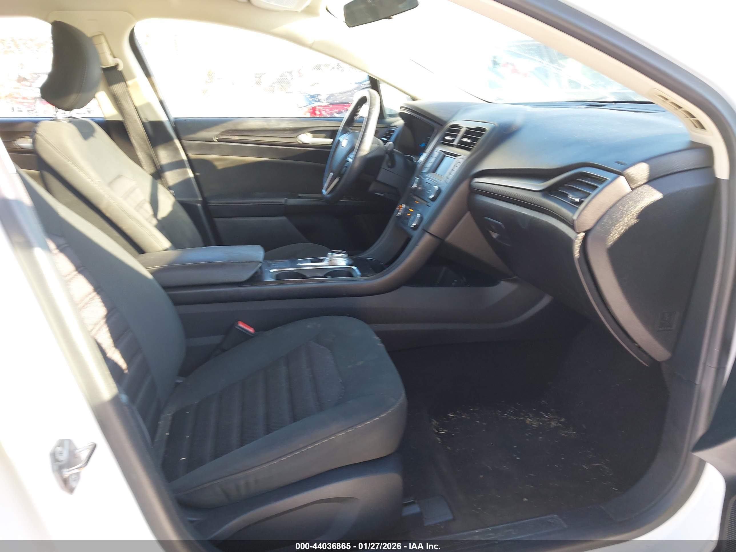 FORD FUSION image 5