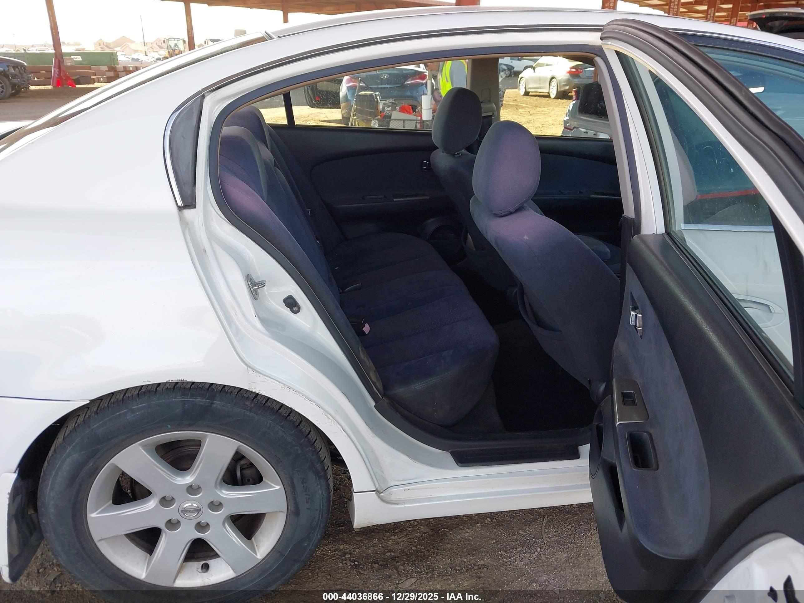 NISSAN ALTIMA image 8