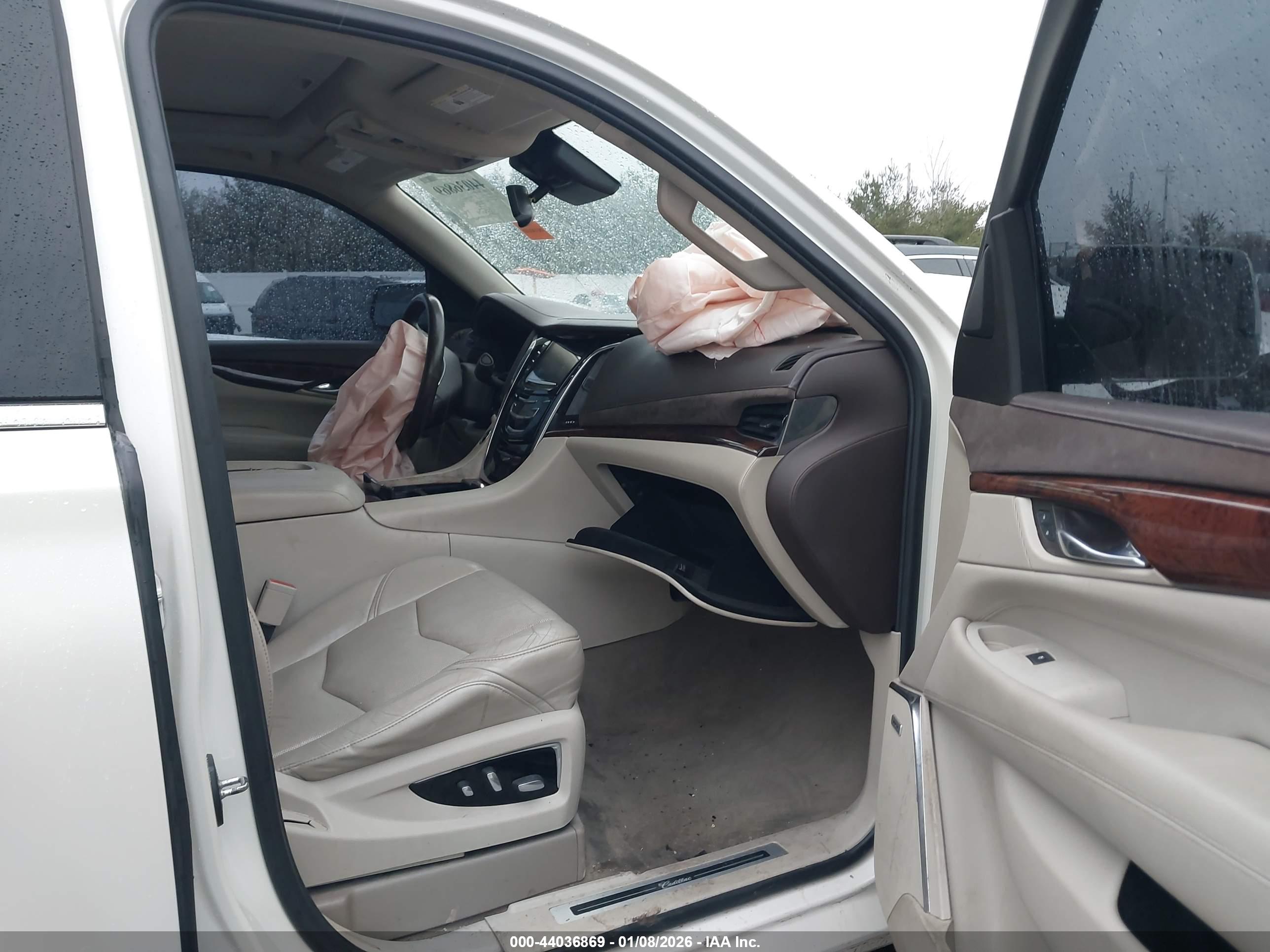 CADILLAC ESCALADE image 5