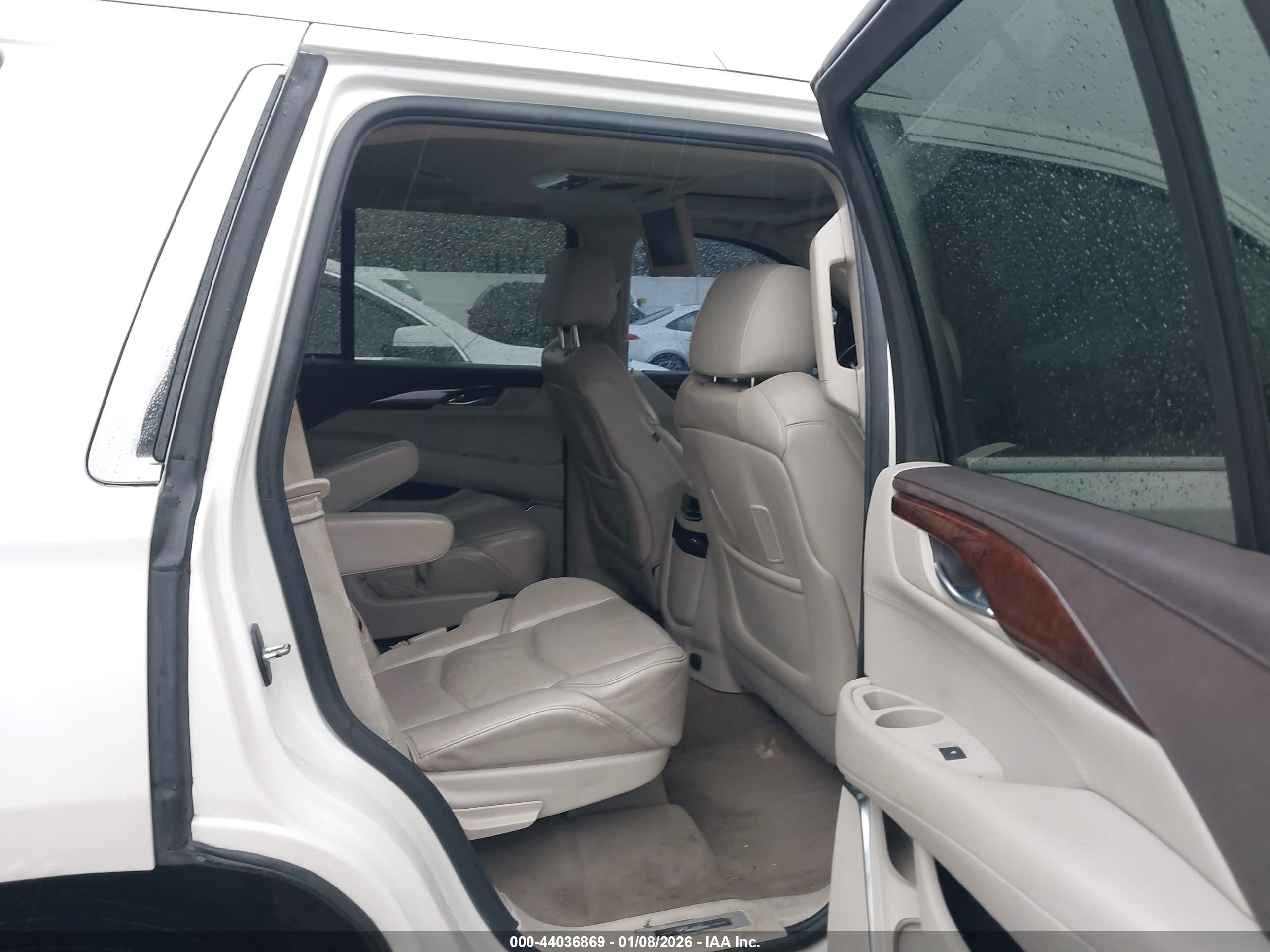 CADILLAC ESCALADE image 8