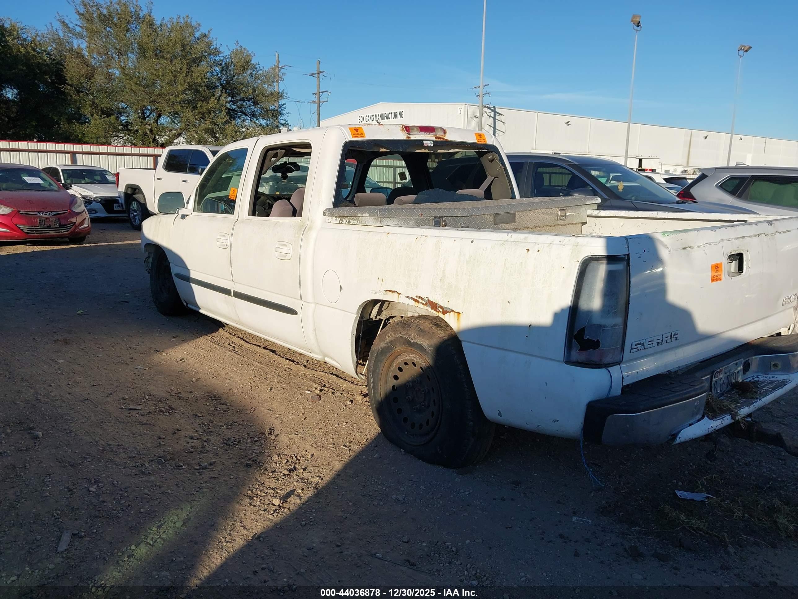 GMC SIERRA image 3