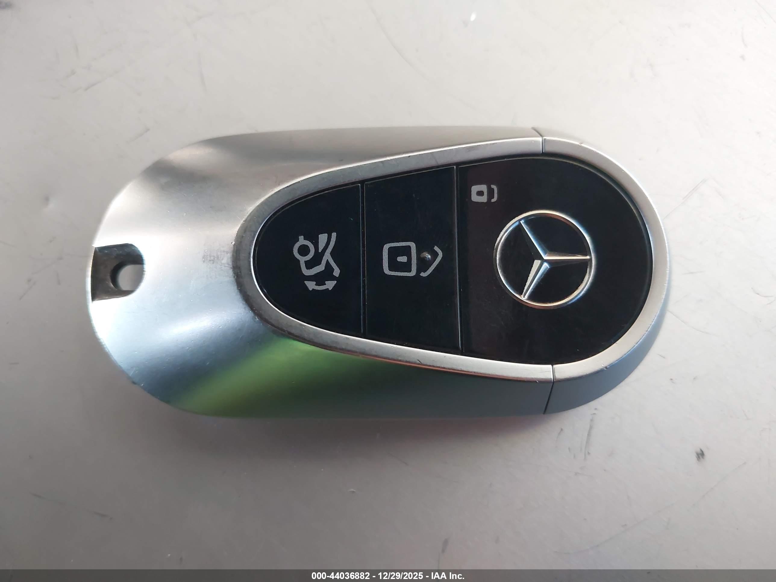 MERCEDES-BENZ EQS image 11