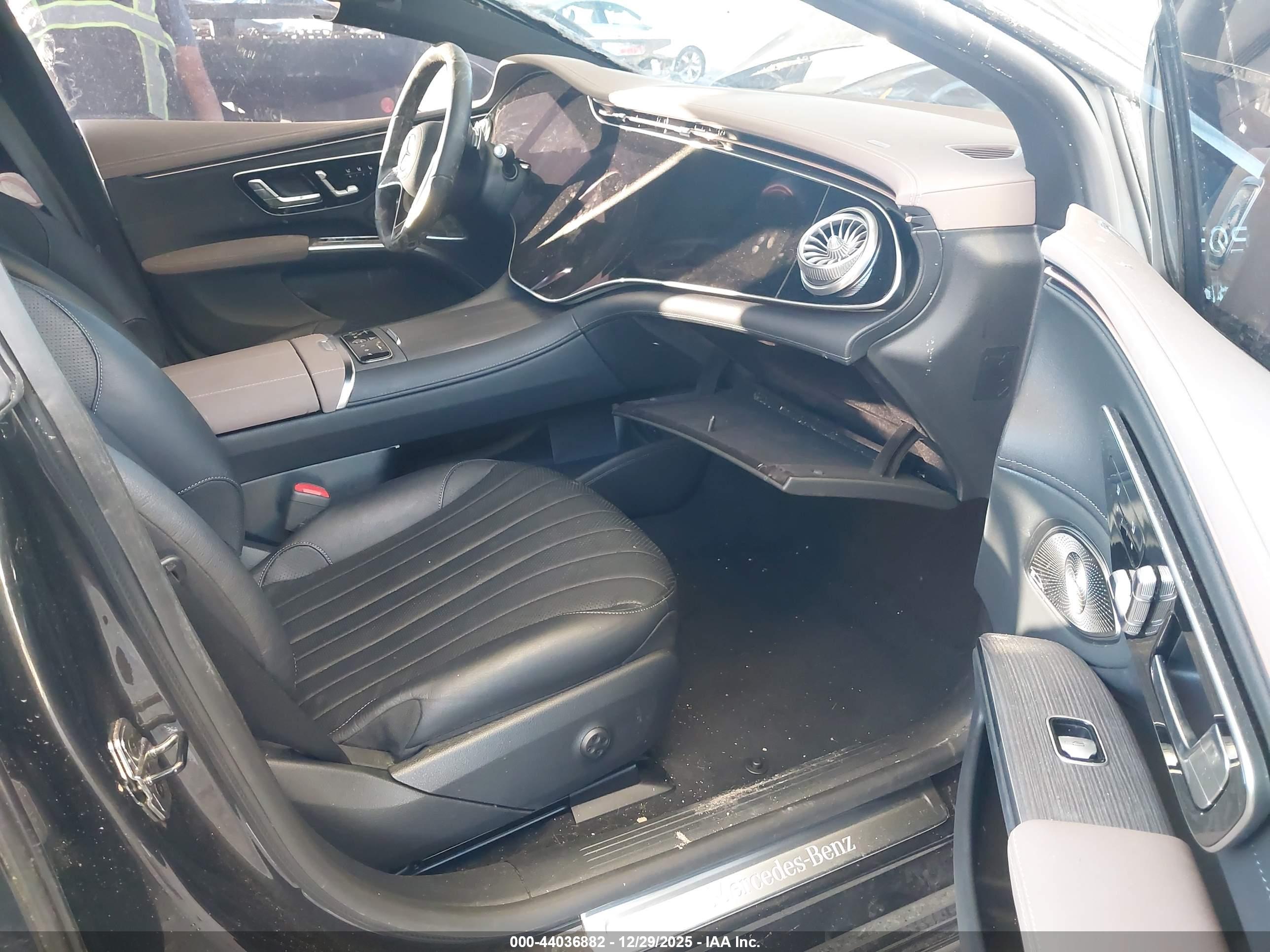 MERCEDES-BENZ EQS image 5