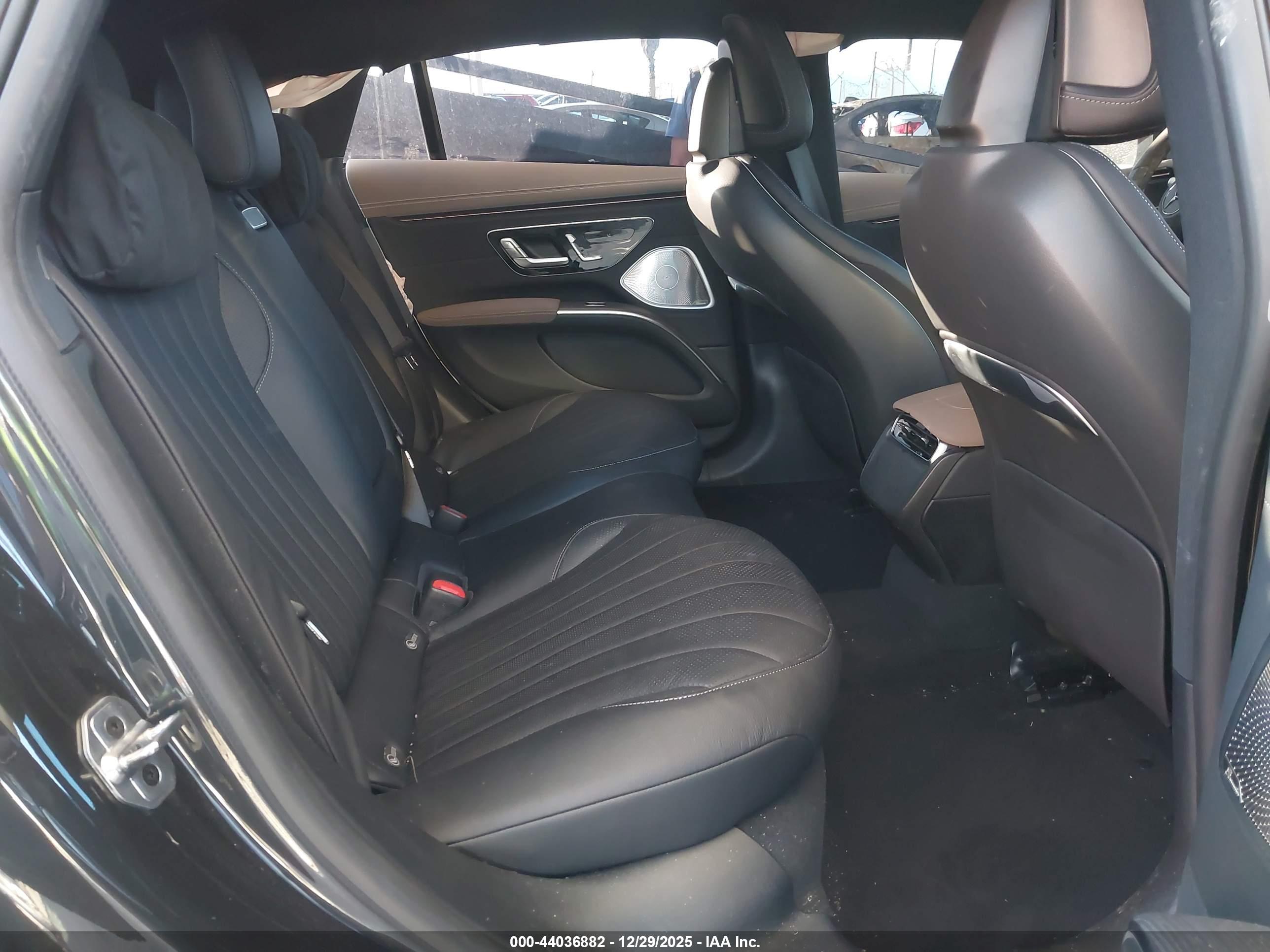 MERCEDES-BENZ EQS image 8