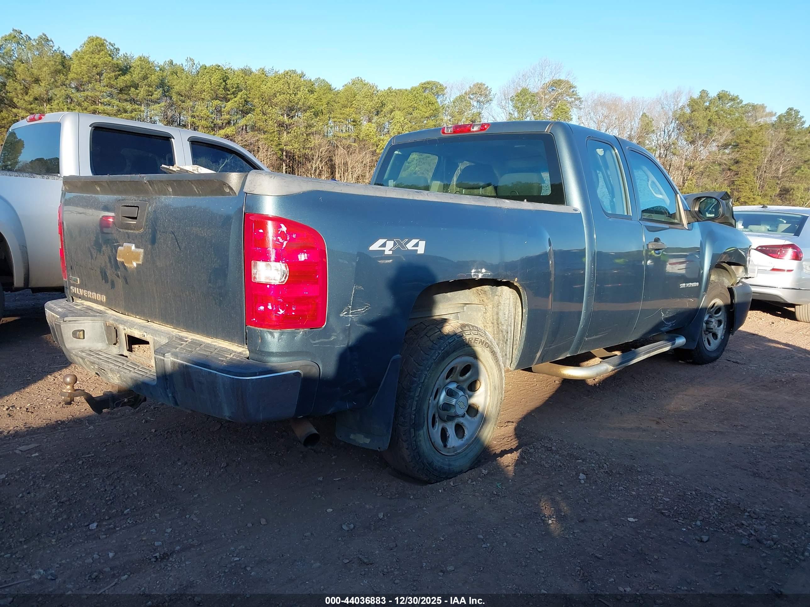 CHEVROLET SILVERADO image 4