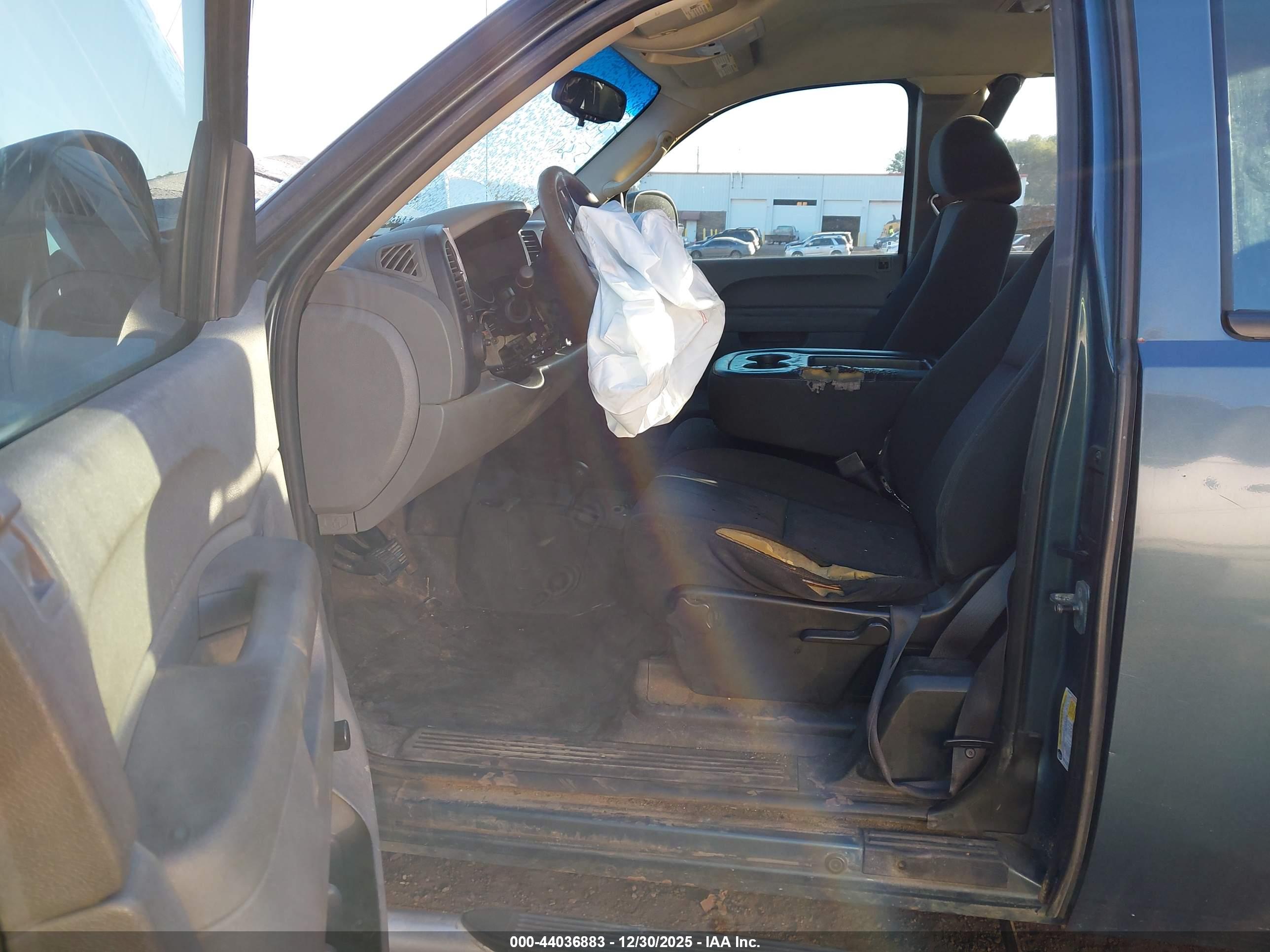 CHEVROLET SILVERADO image 5