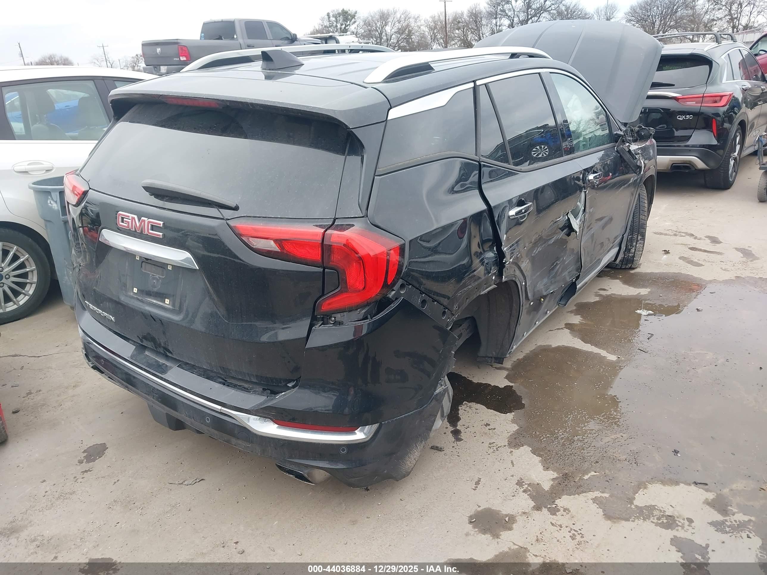 GMC TERRAIN image 4