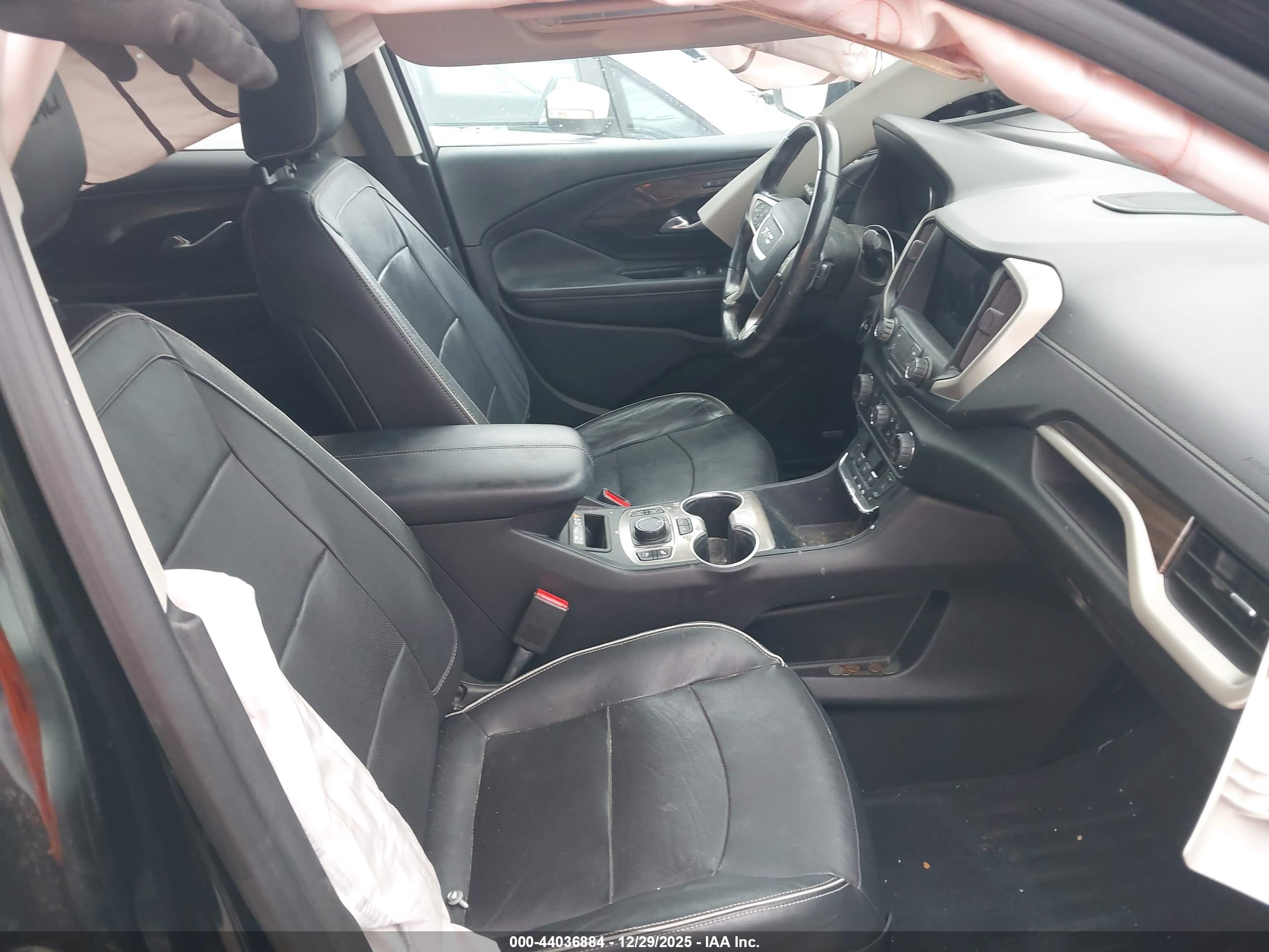 GMC TERRAIN image 5