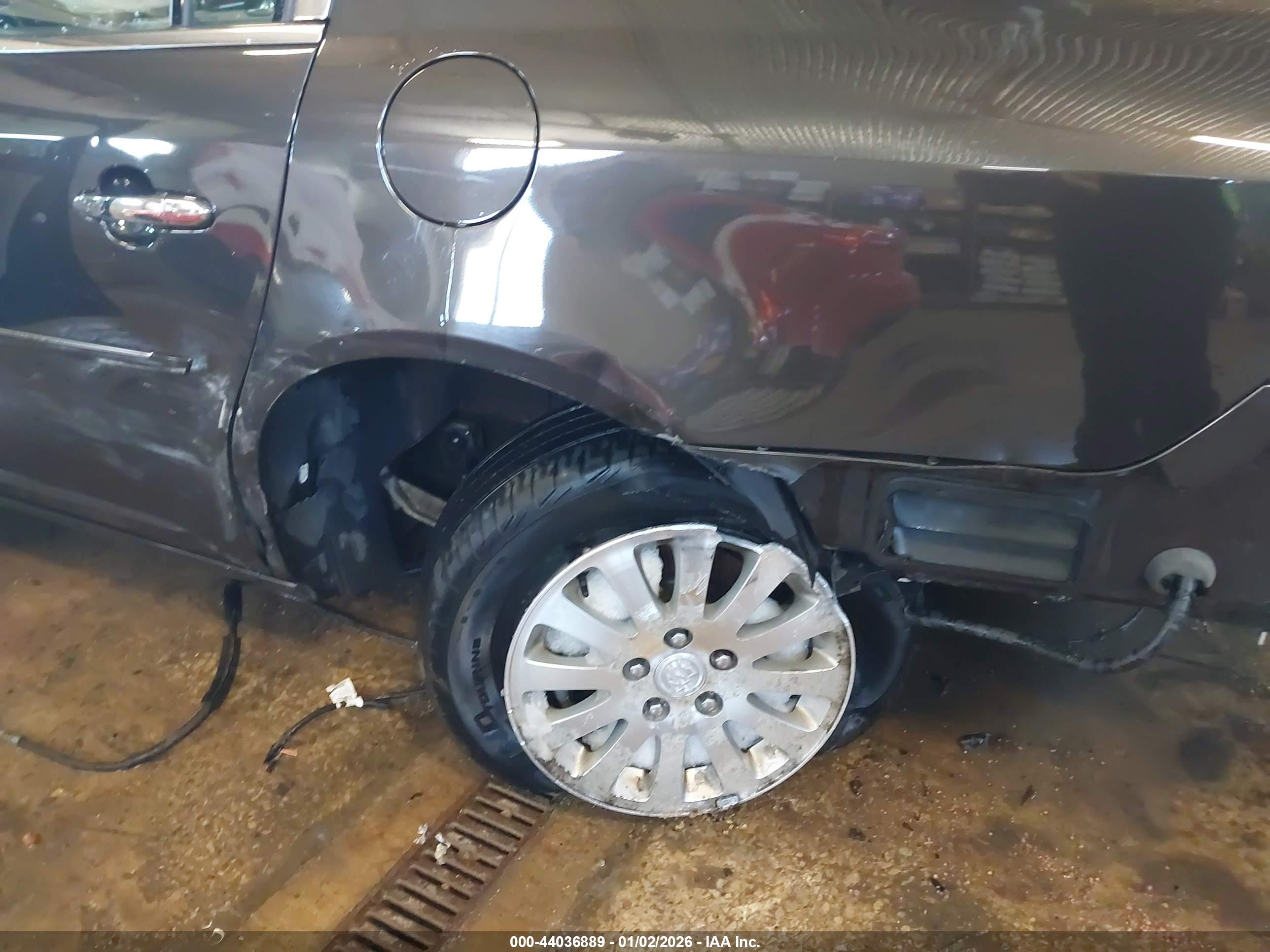 BUICK LUCERNE image 6
