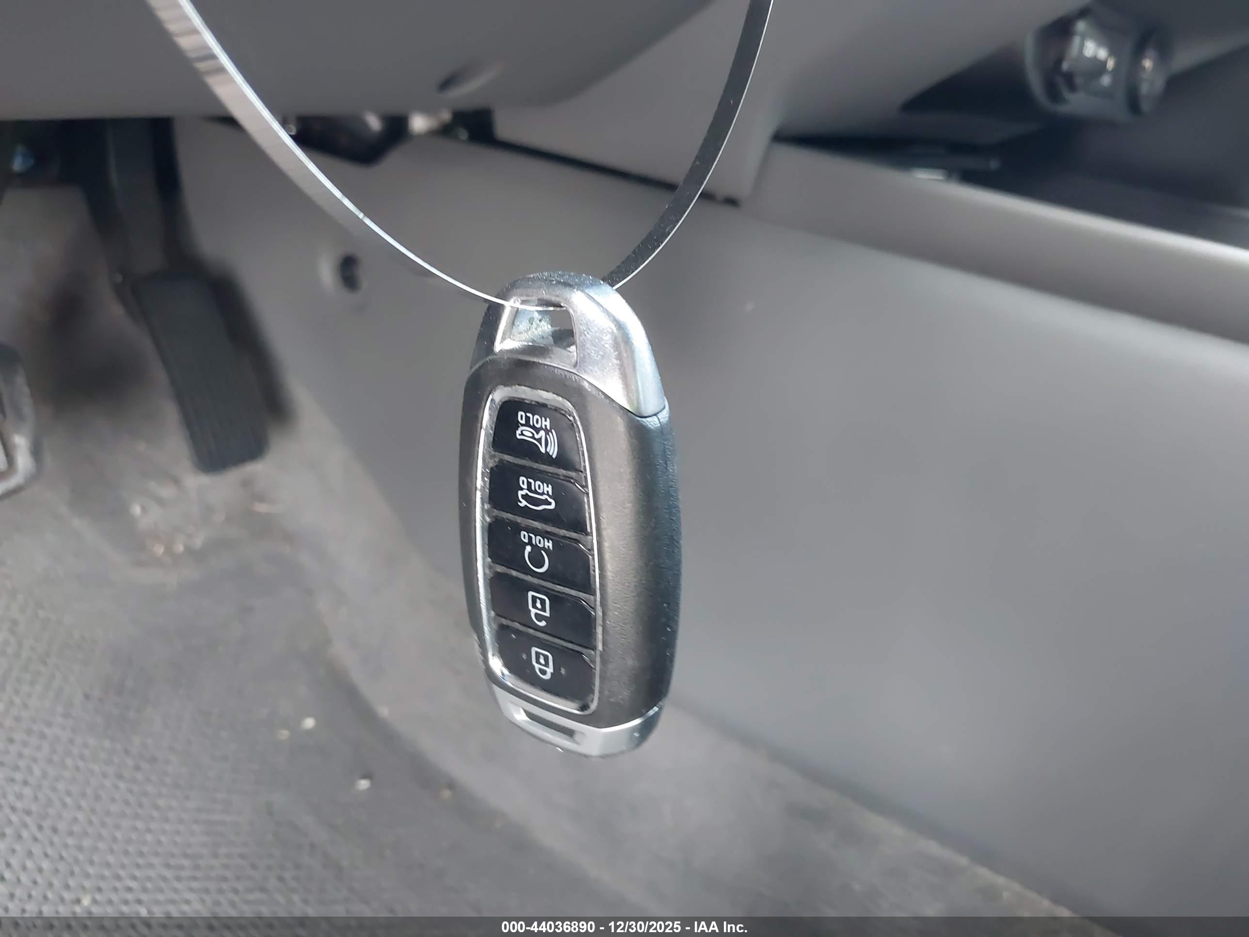 HYUNDAI ELANTRA image 11