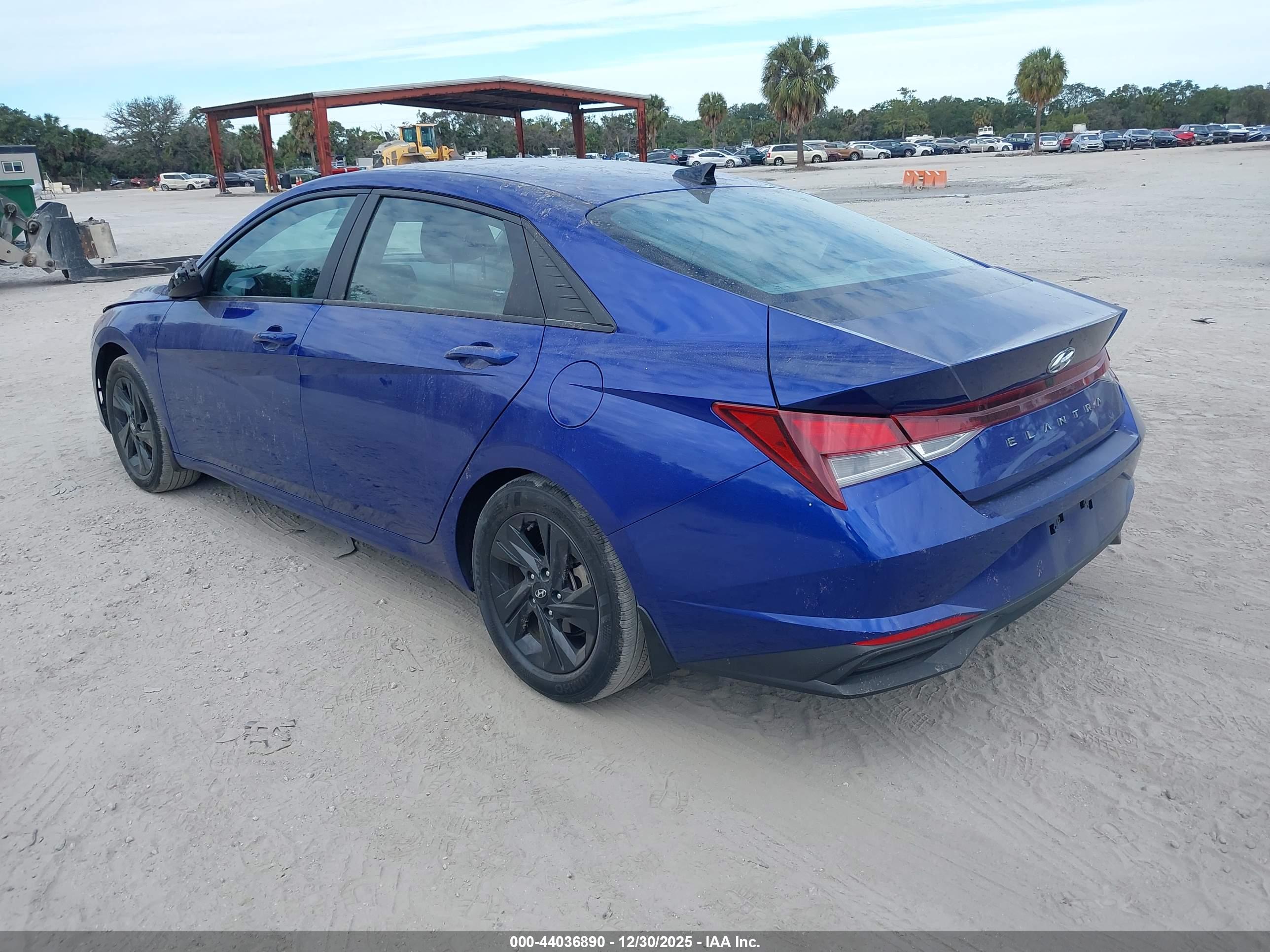 HYUNDAI ELANTRA image 3