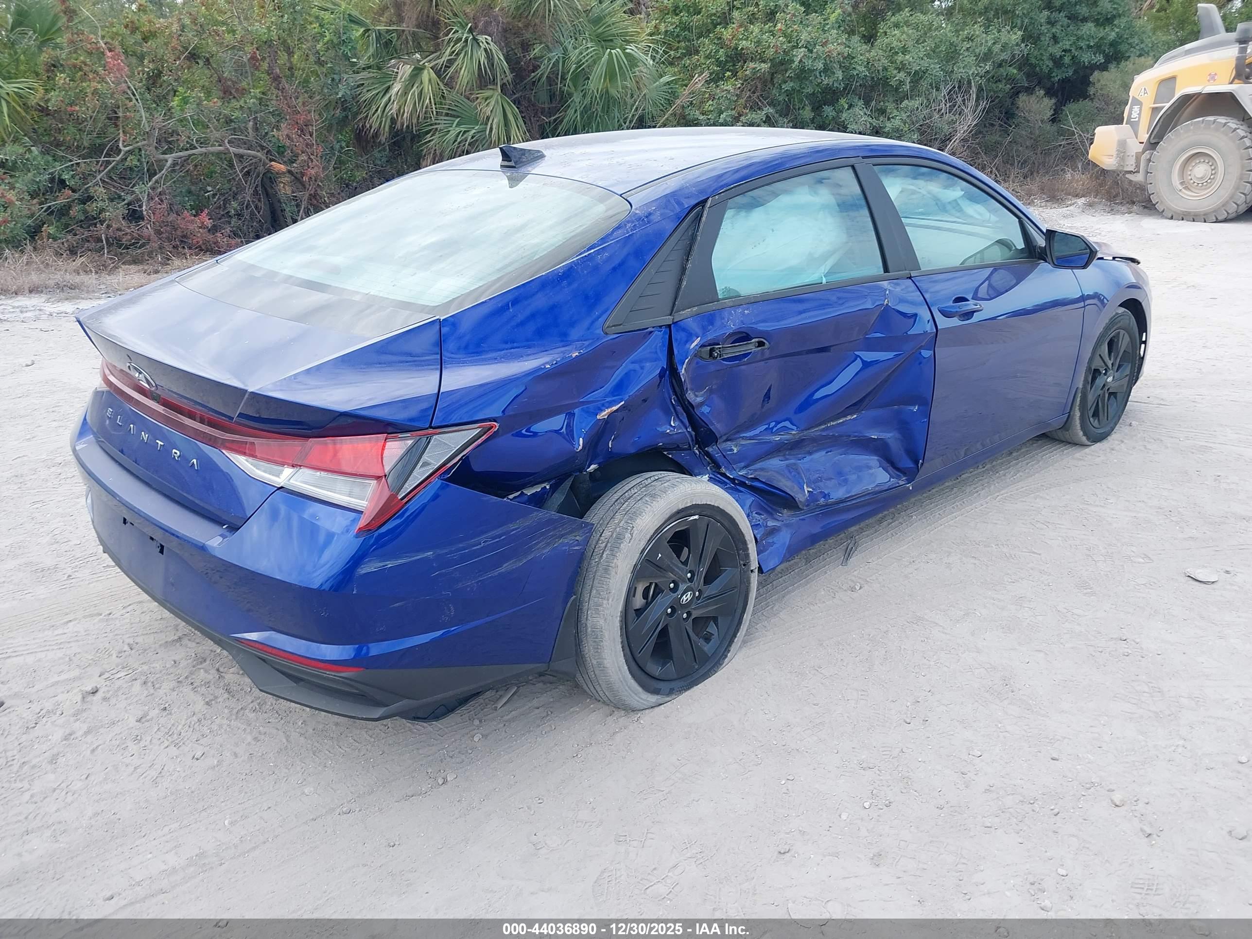 HYUNDAI ELANTRA image 4