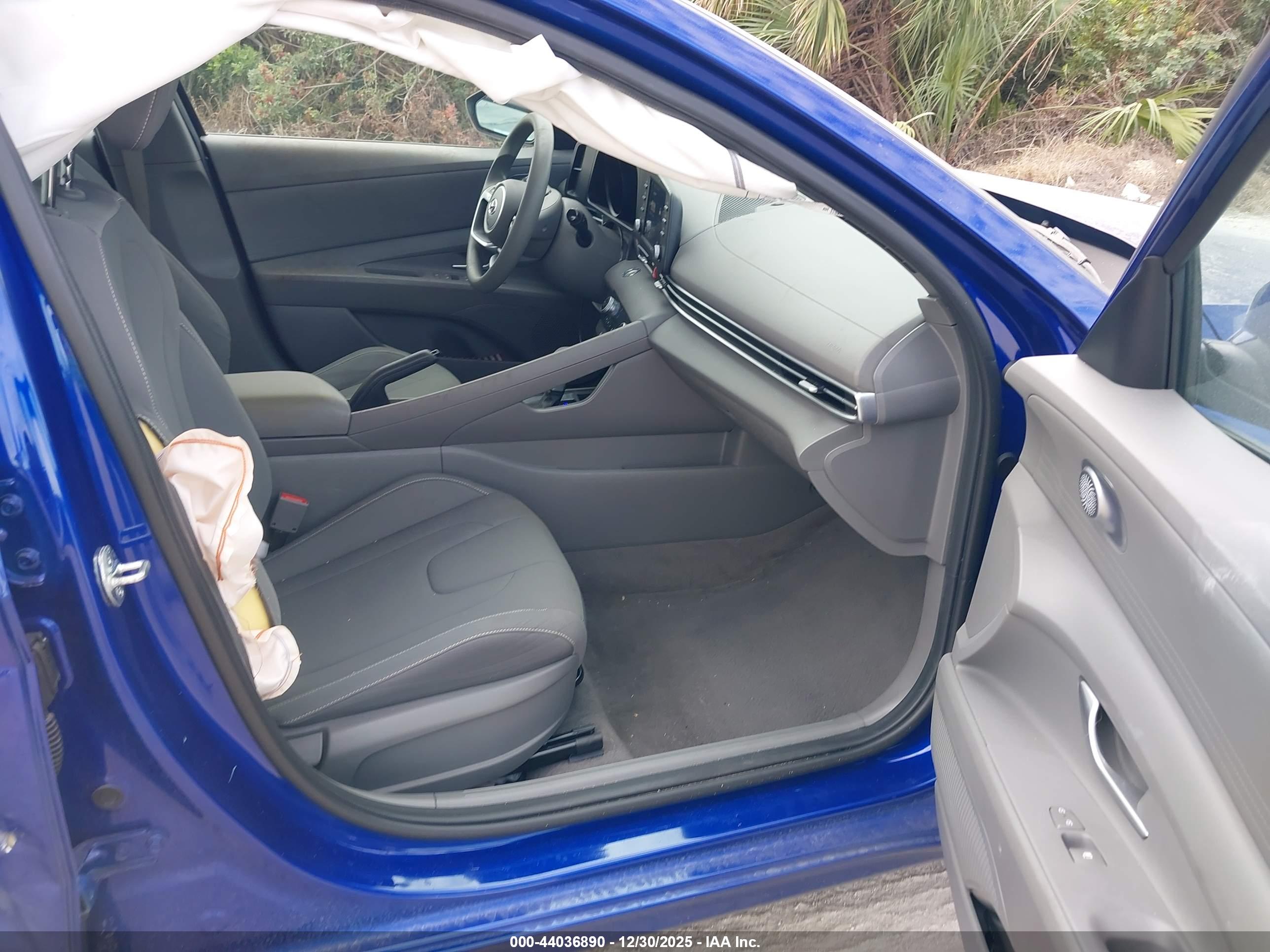 HYUNDAI ELANTRA image 5