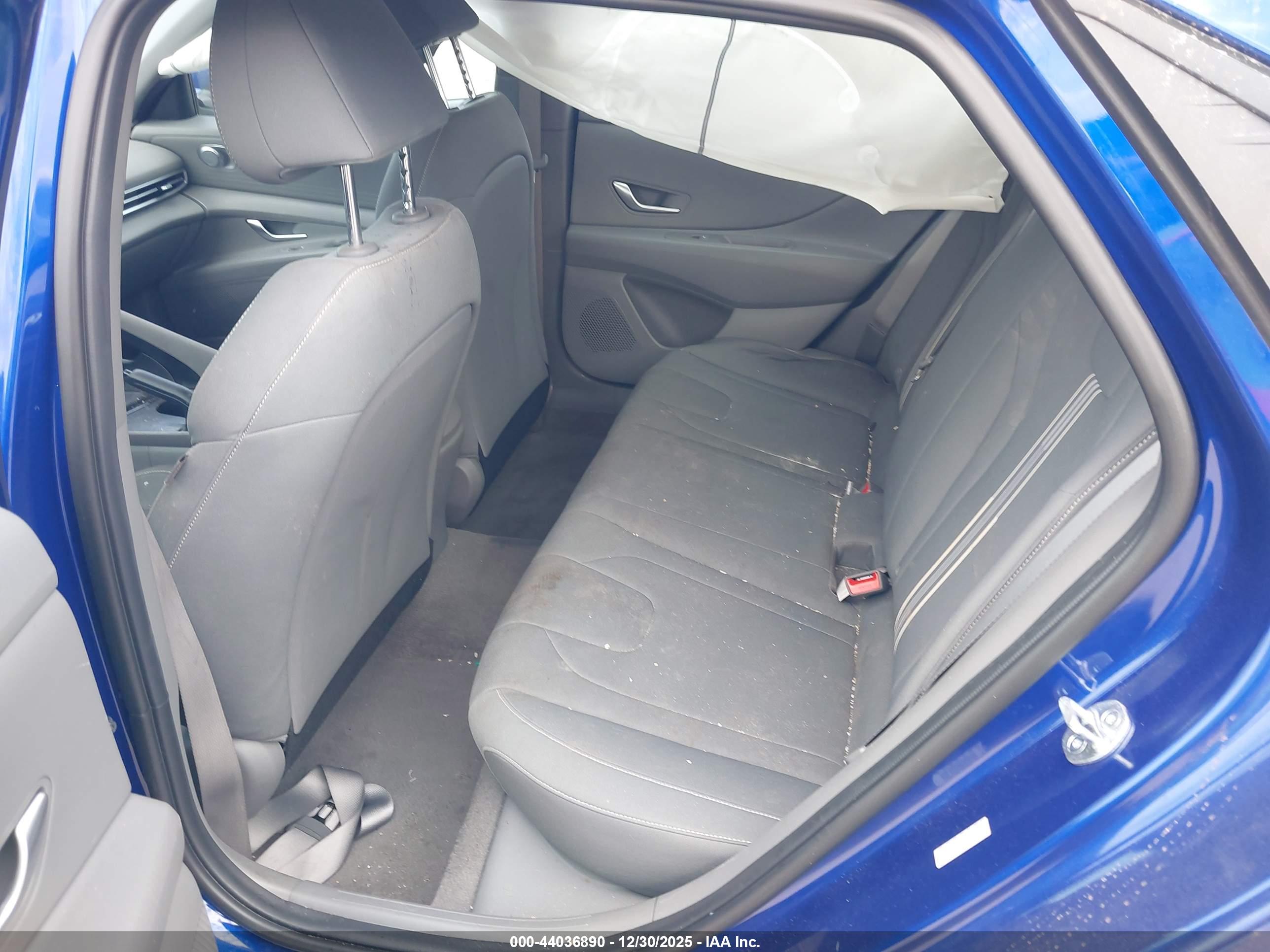 HYUNDAI ELANTRA image 8