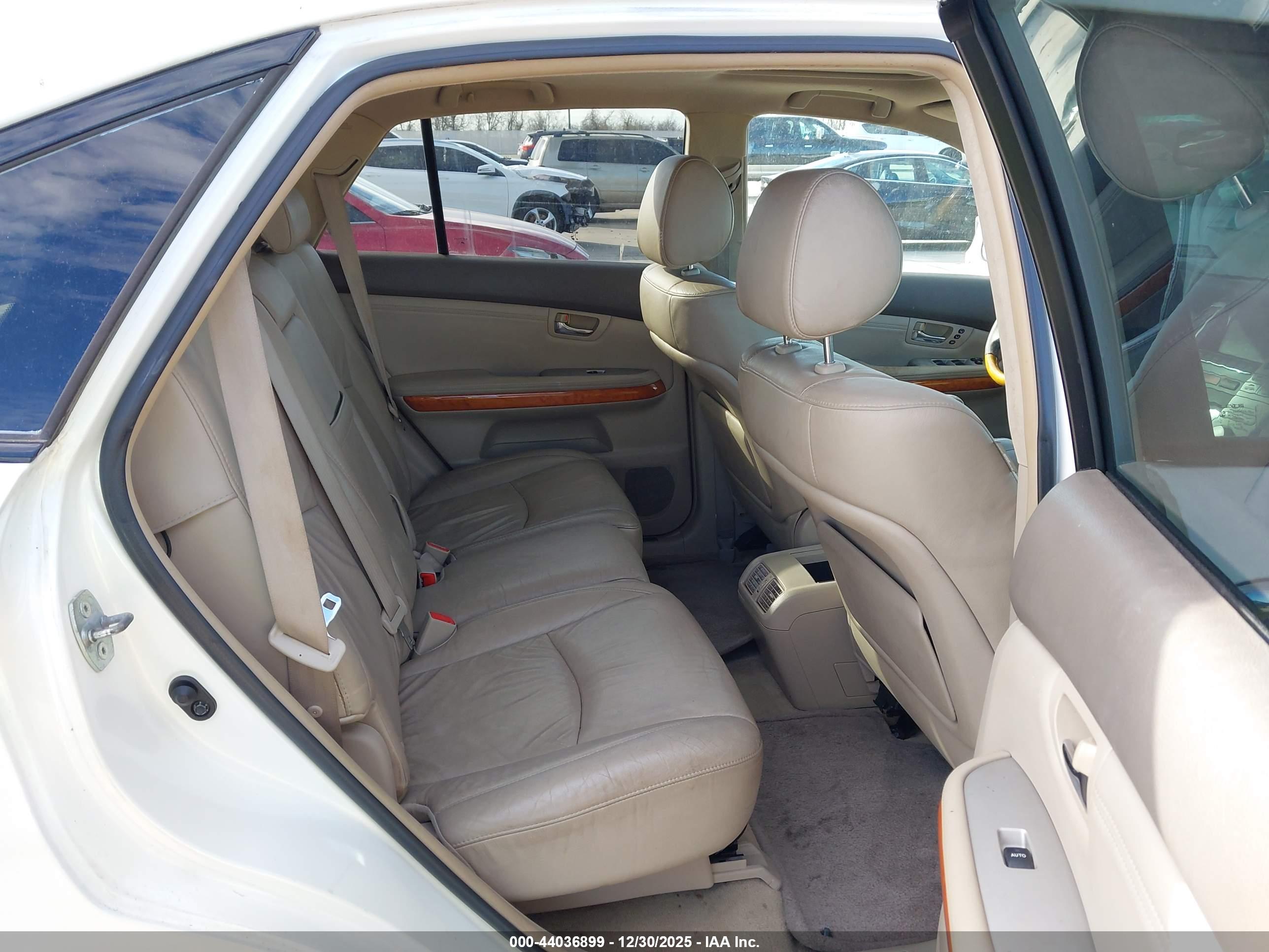 LEXUS RX image 8