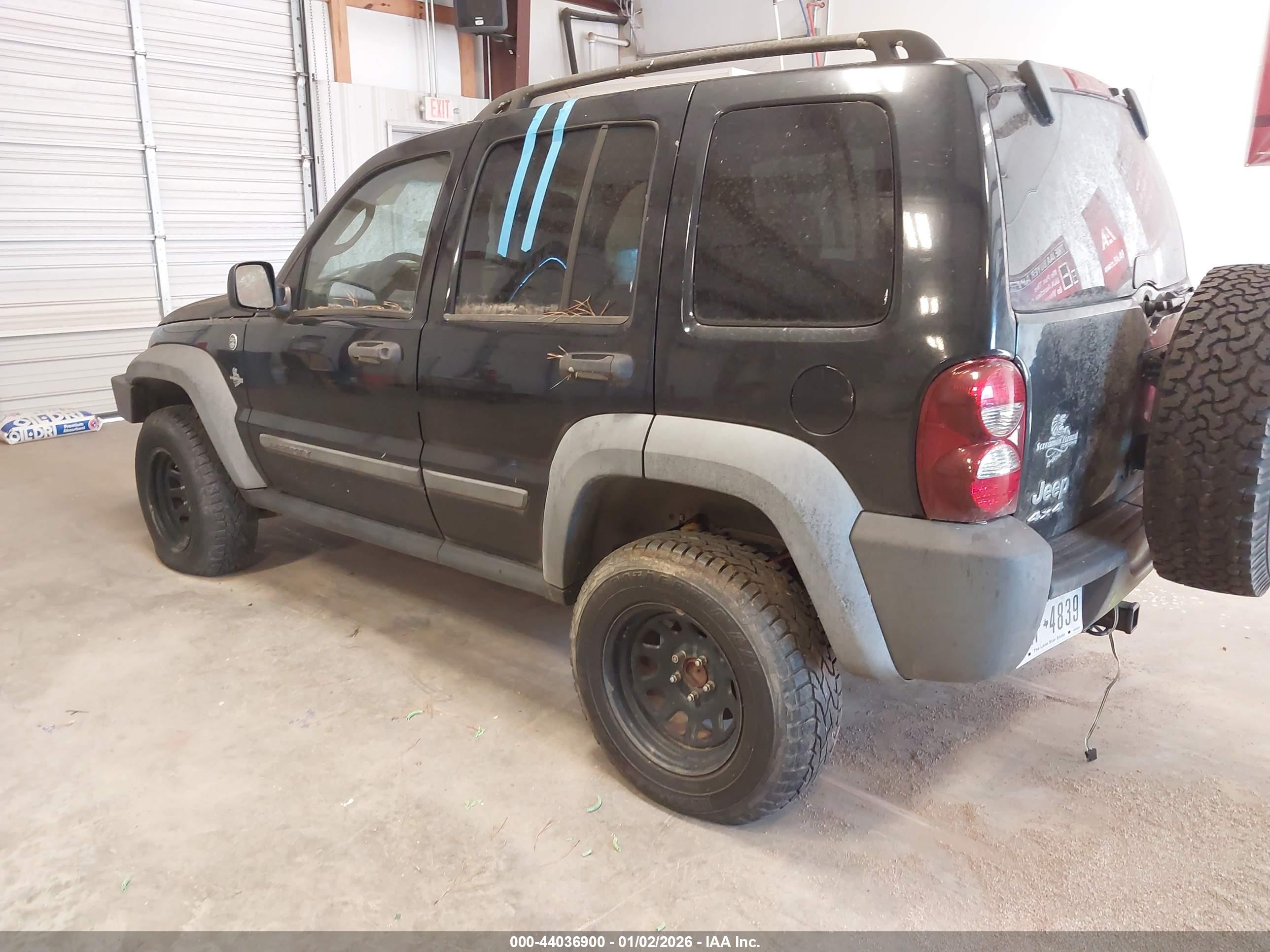 JEEP LIBERTY image 3