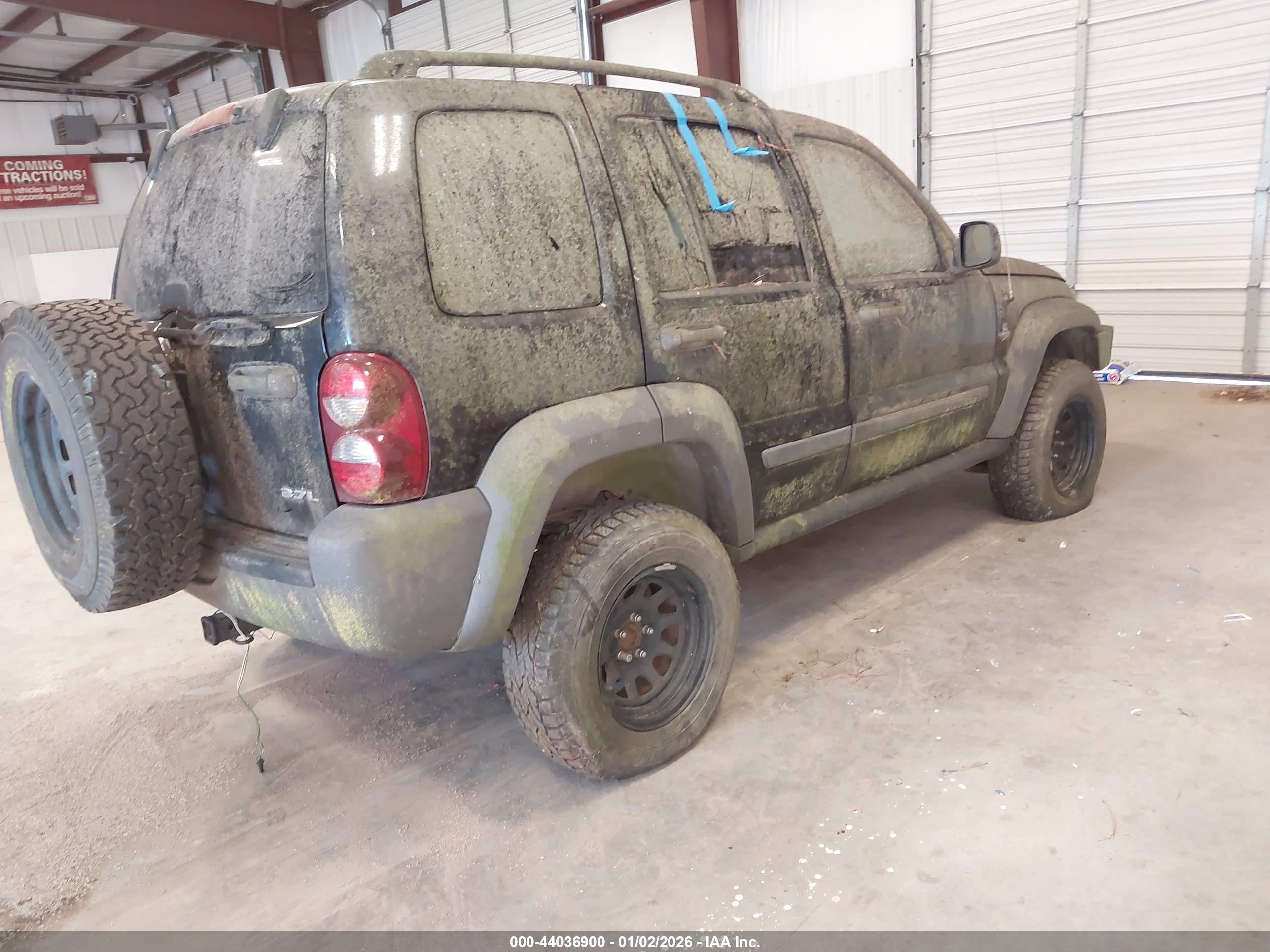 JEEP LIBERTY image 4