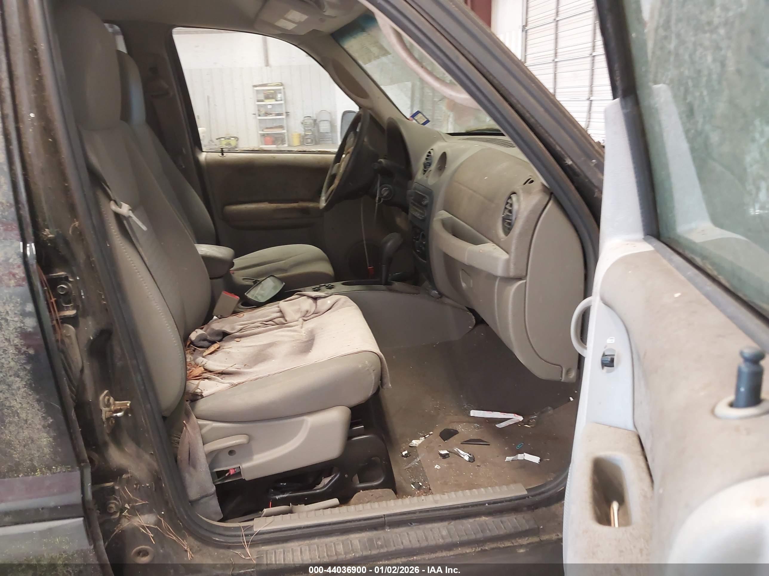 JEEP LIBERTY image 5